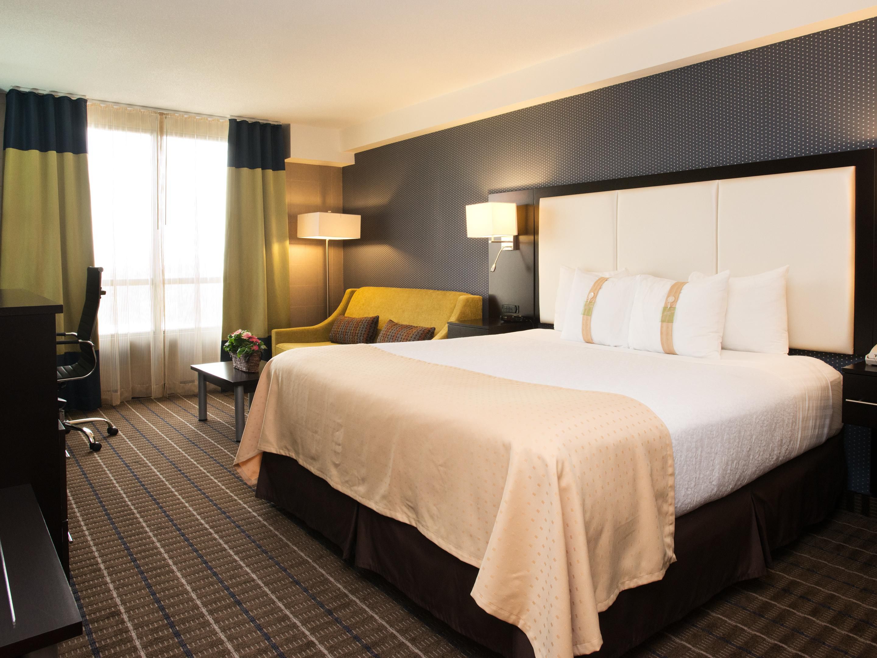 King Bed Guest Room At The Holiday Inn & Suites Mississauga
