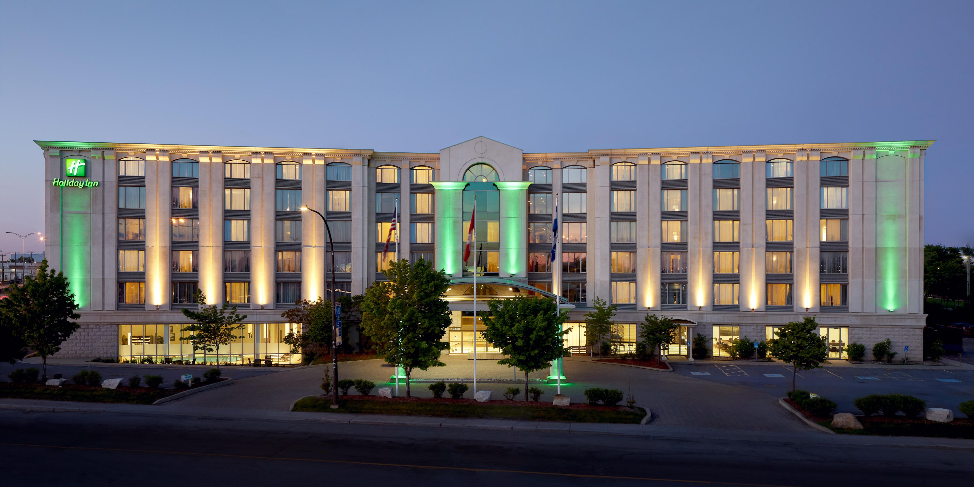 Holiday Inn & Suites Montreal Airport