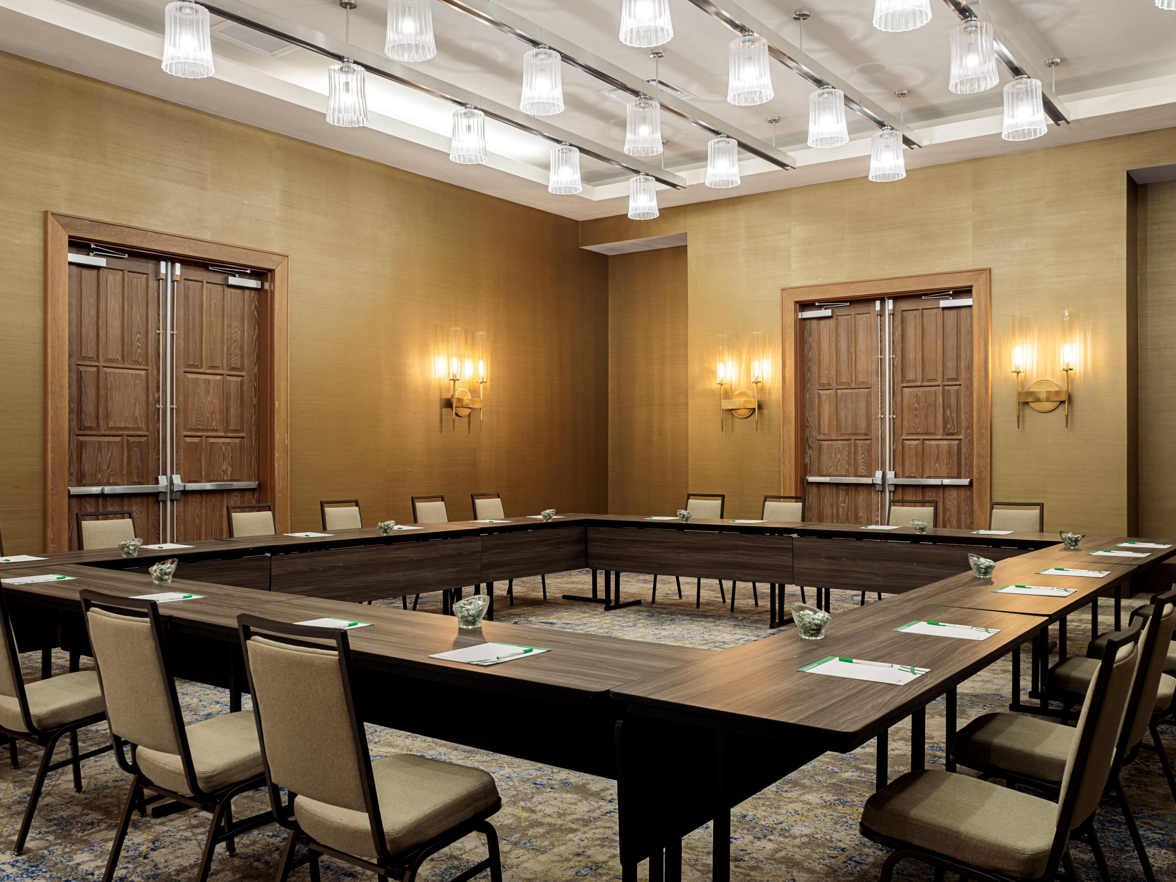 Make your meetings a success in our event spaces, conveniently located in downtown Nashville. Give dynamic presentations with audiovisual equipment available in our venues, and keep attendees refreshed with our onsite catering options.