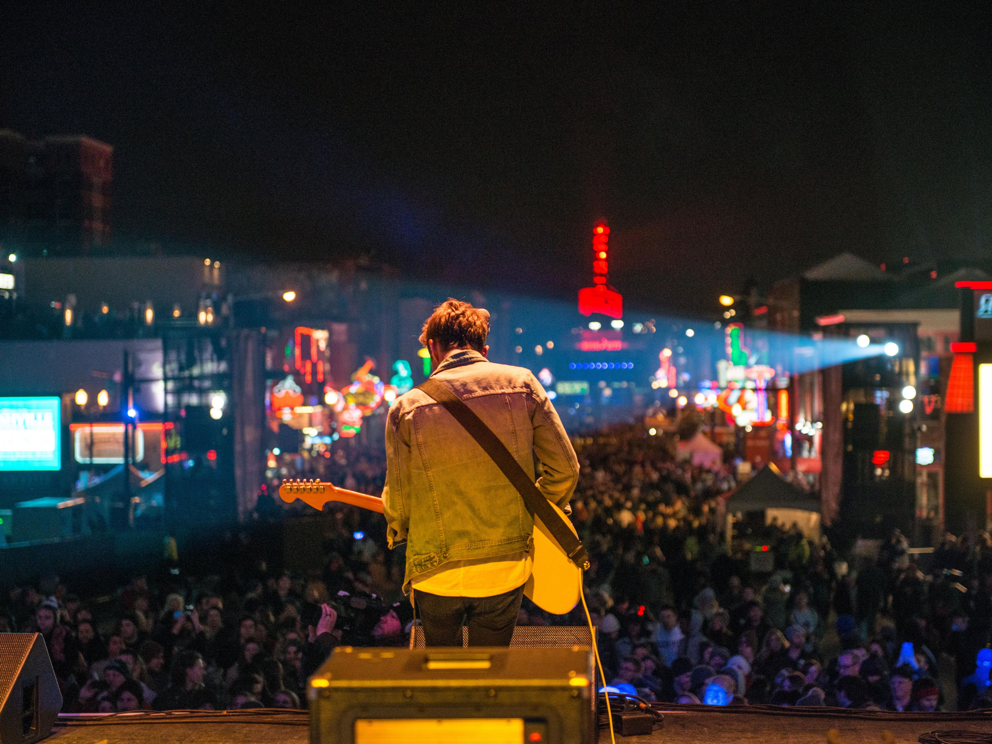 Enjoy the live concert on Broadway in Nashville.