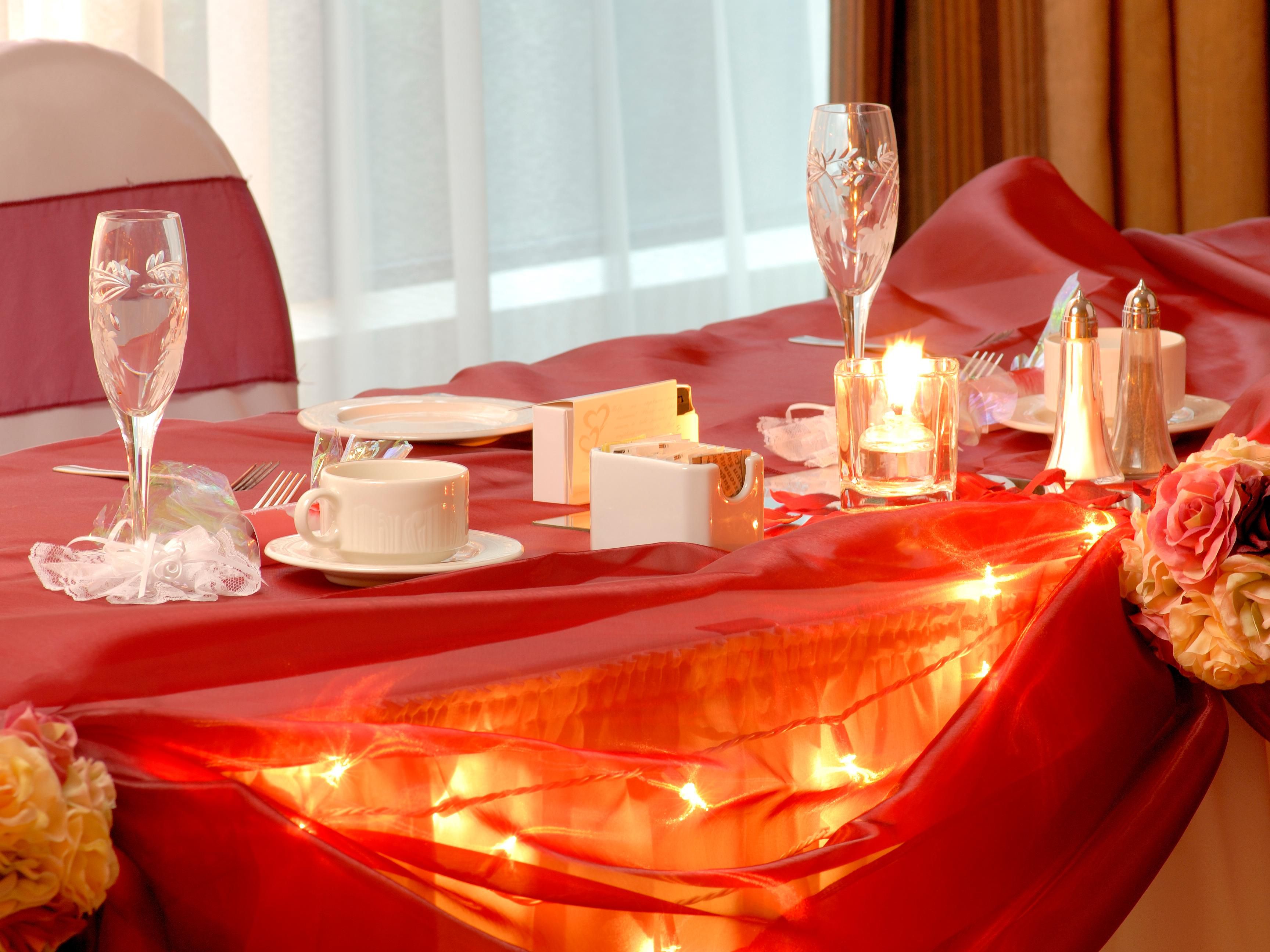 Escolha entre espaços de reunião íntimos a um grande salão de baile, o Holiday Inn & Suites, North Vancouver oferece mais de 1800 metros quadrados de espaço interno para eventos para suas necessidades de negócios e profissionais. Também oferecemos estacionamento gratuito e Wi-Fi gratuito com suas reservas de espaço, para garantir que você tenha uma experiência livre de estresse e relaxada.  