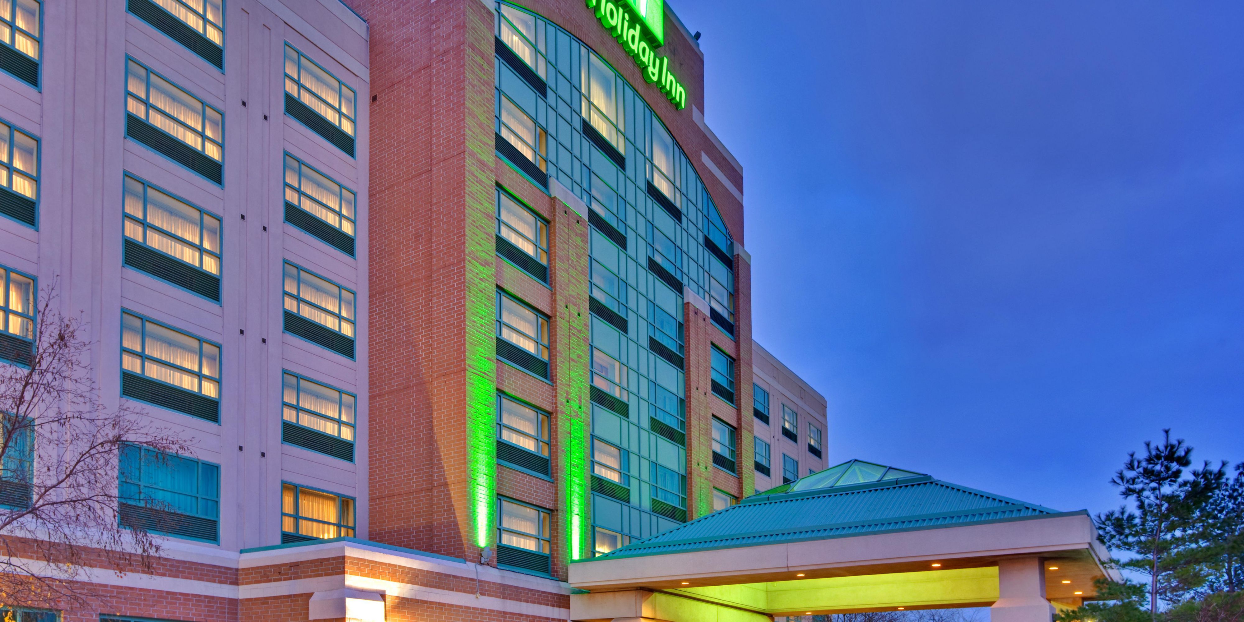 Holiday Inn & Suites Oakville @ Bronte