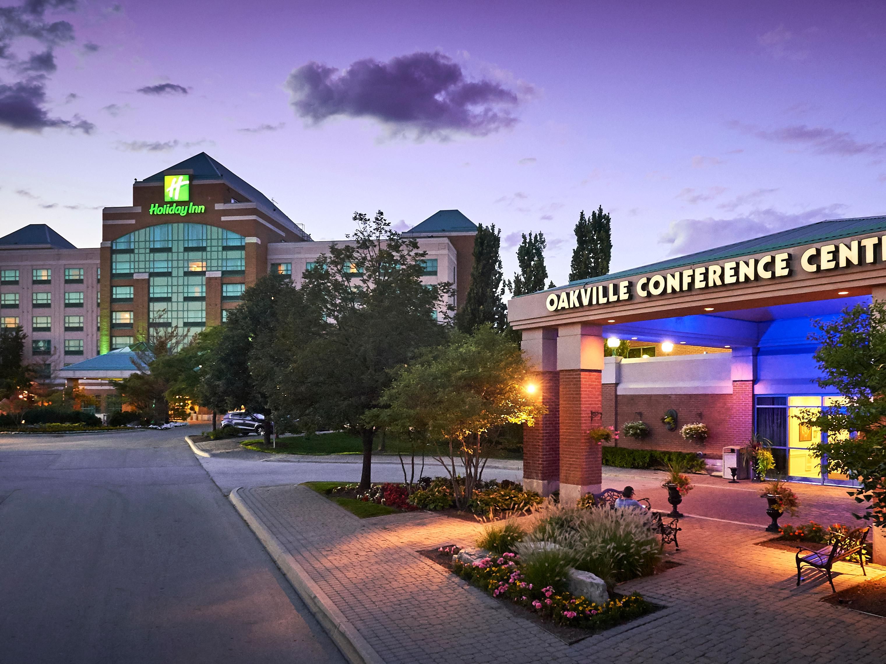 Oakville Hotels near Lake Ontario  Holiday Inn & Suites Oakville @ Bronte