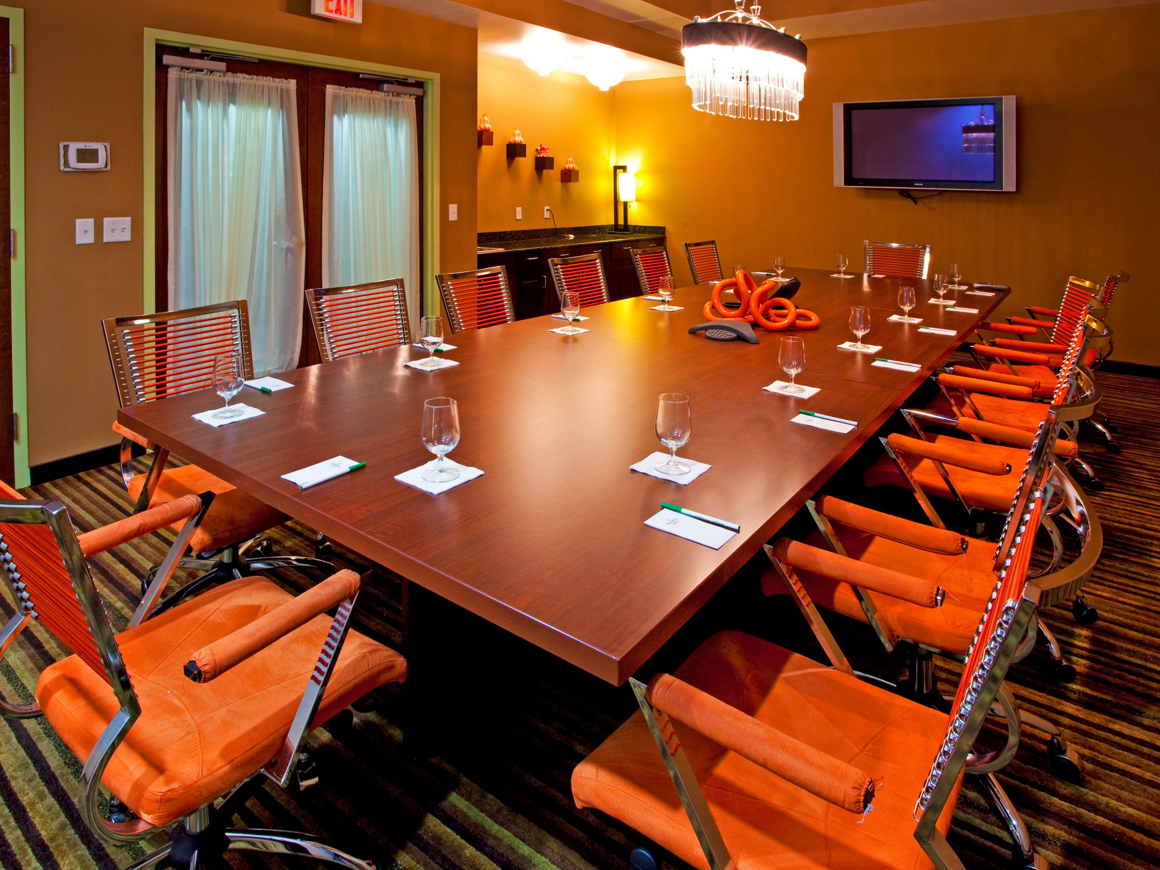 Whether you're booking a family reunion or a corporate event, we make planning your next meeting easier than ever.  We offer the largest meeting space in Ocala, FL, with over 11,000 sq ft of flexible space, plenty of comfortable guest rooms, and a full-service catering team onsite.