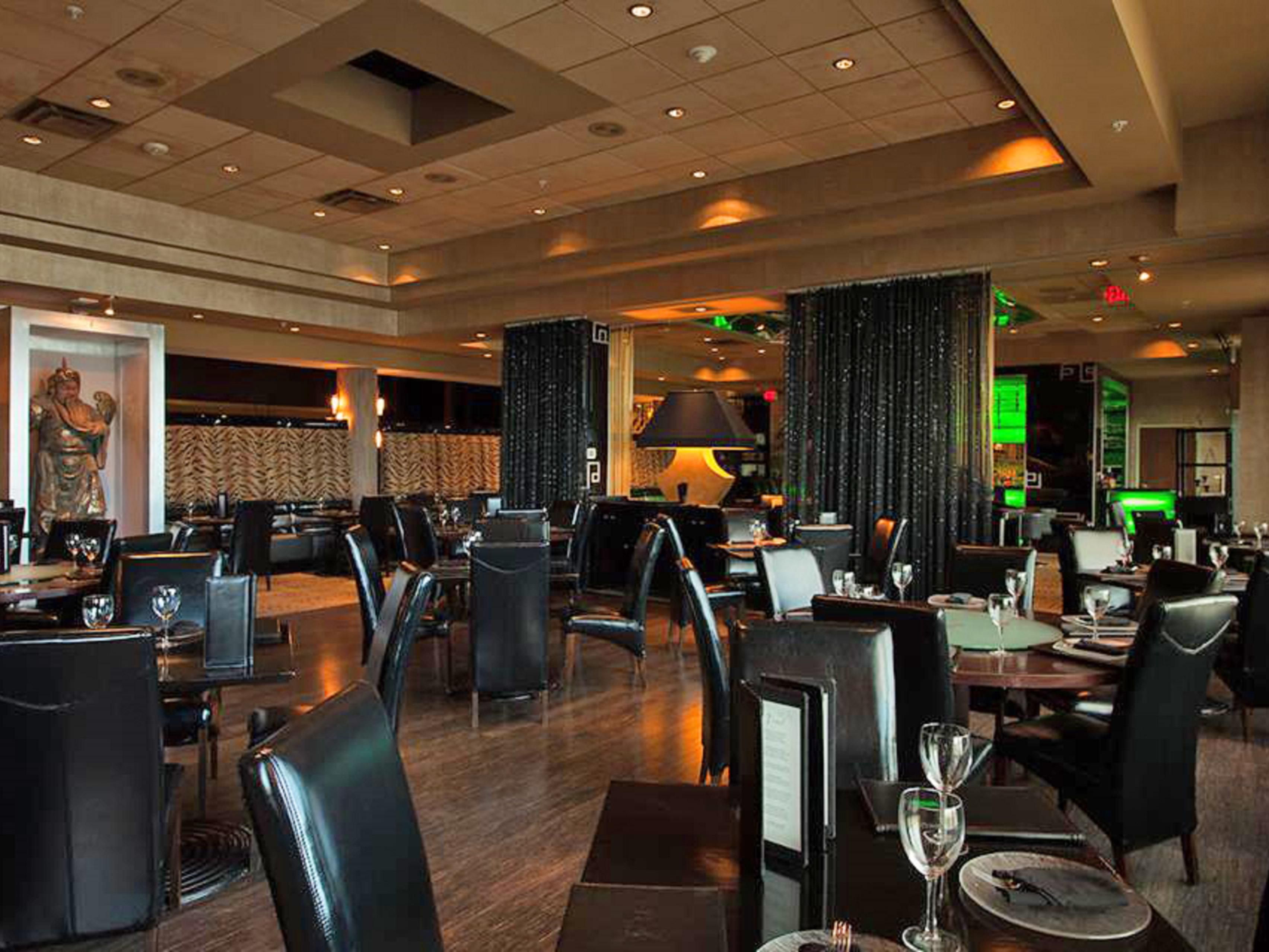 Beginnen Sie Ihren Tag mit einem köstlichen Frühstück im Cypress Café, unserem fantastischen hauseigenen Restaurant. Ob Sie nach einer herzhaften Mahlzeit suchen, um Ihre Abenteuer zu beginnen, oder nach einem langen Tag ein entspanntes Abendessen genießen möchten, wir haben an alles gedacht. Genießen Sie ein köstliches und praktisches kulinarisches Erlebnis, ohne das Hotel verlassen zu müssen. Das macht Ihren Aufenthalt EVEN angenehmer.
