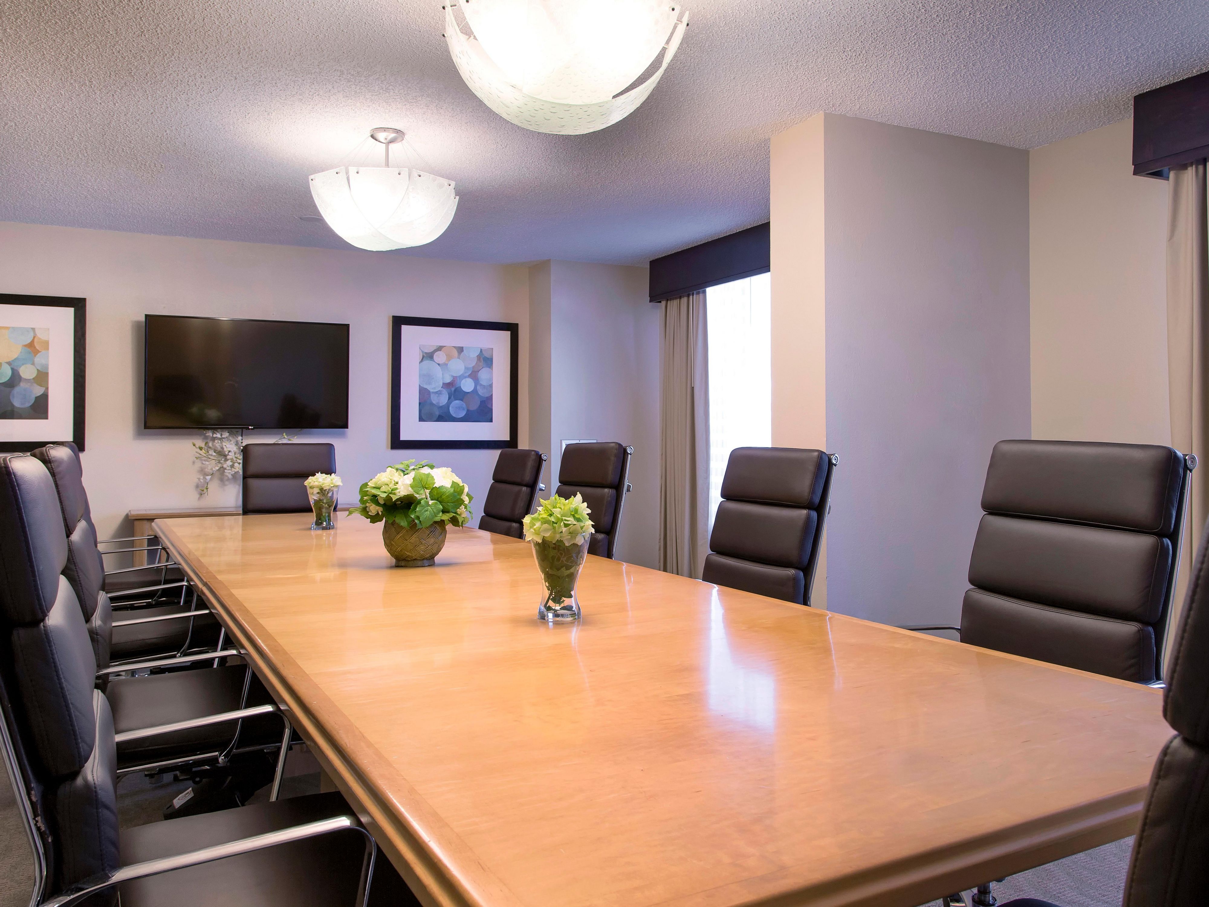 Plan large or intimate meetings and gatherings in our event venue at the Holiday Inn & Suites Across From Universal Orlando. We offer 12,000 square feet of flexible event space with audiovisual, and catering menus. Our modern Grand Ballroom can accommodate up to 500 theatre-style, and we also offer a beautiful setting for garden weddings.
