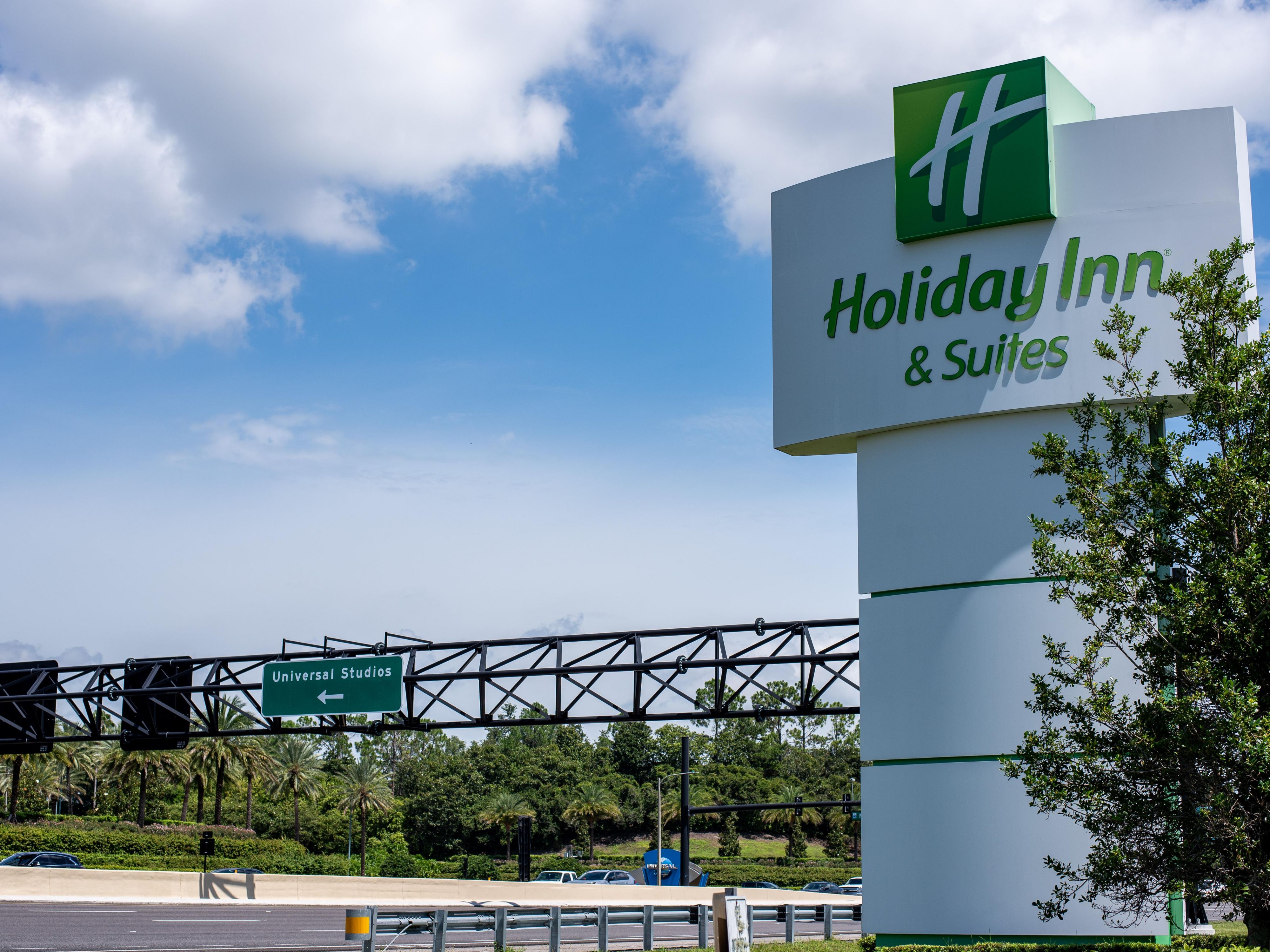 Universal studios sign accross from Holiday Inn