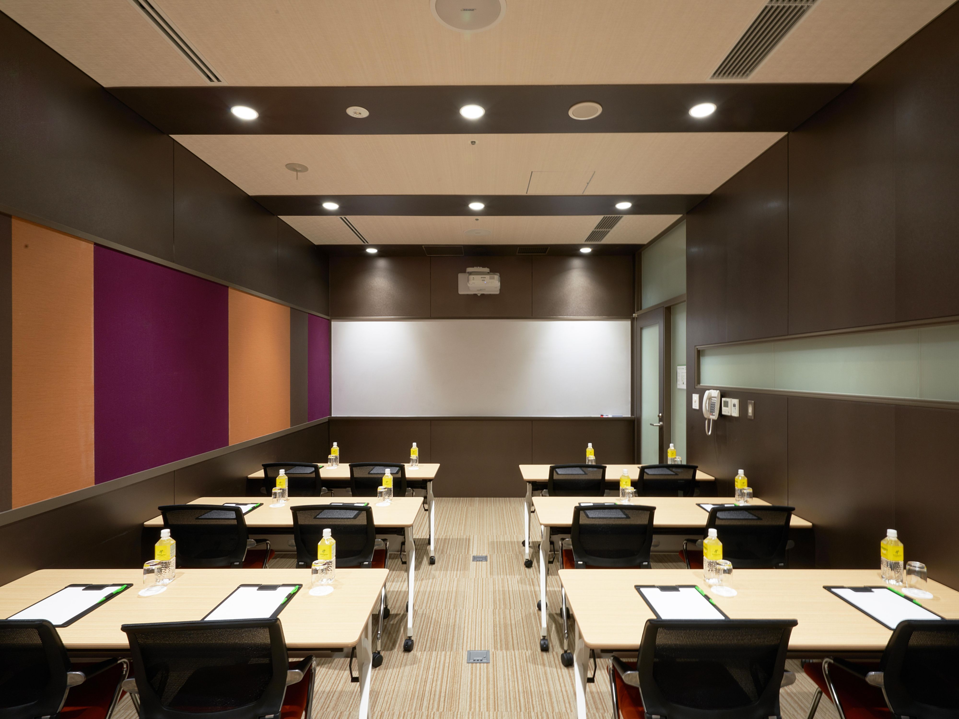 Meeting Room: With a large modern meeting room with the latest equipment that can be partitioned into two smaller meeting rooms, we are able to accommodate a range of meetings. From large board meetings or presentations to small informal groups or 1: 1s.
 ・Meeting room＃1 25㎡ – seats12　　　 　
 ・Meeting room＃2 25㎡ – seats12　　　　
 ・Meeting room ＃1&2