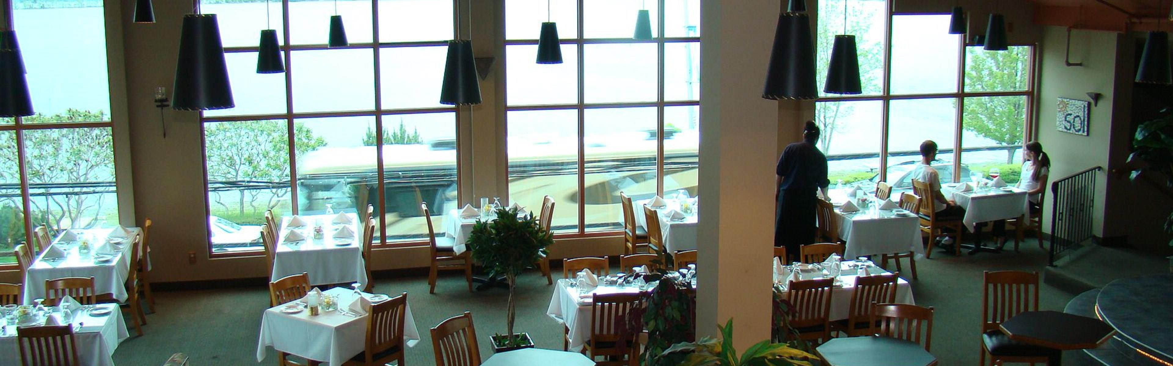 Holiday Inn Osoyoos Hotels Holiday Inn Hotel Suites Osoyoos Dining