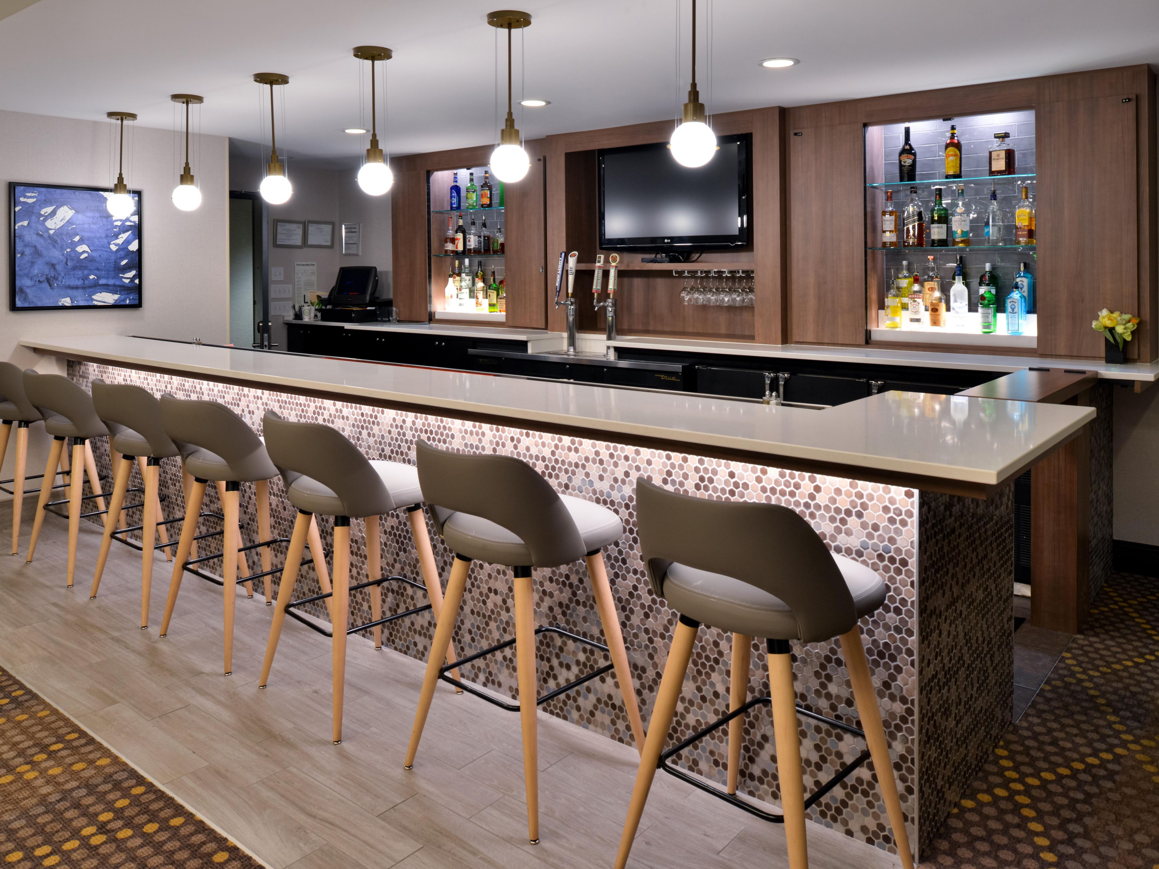 Come relax and unwind from a busy day in The Avenue, our full bar and restaurant, open each evening from 5:00pm to 9:00pm. Hours can vary due to occupancy