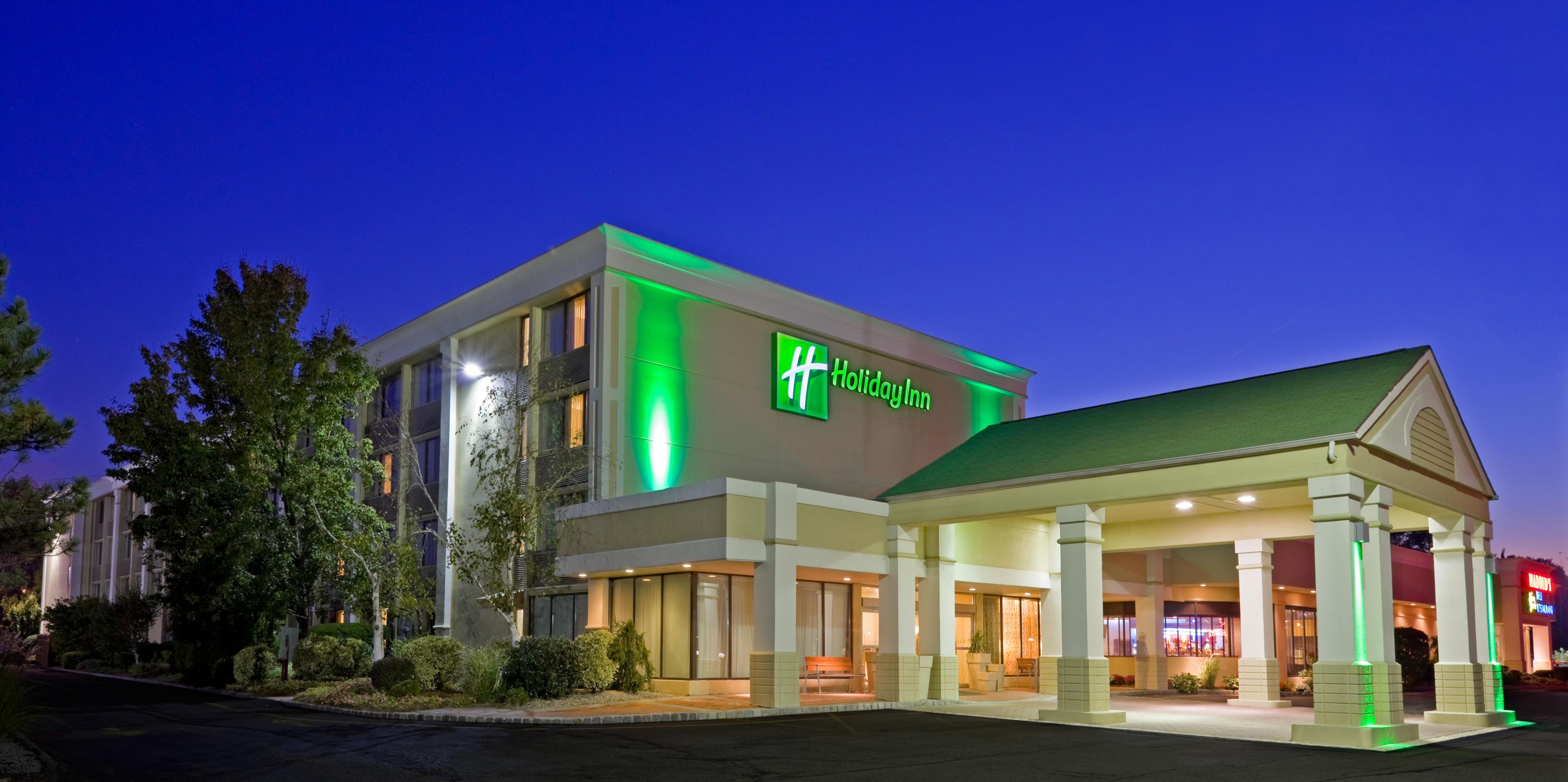 Holiday Inn & Suites Parsippany Fairfield