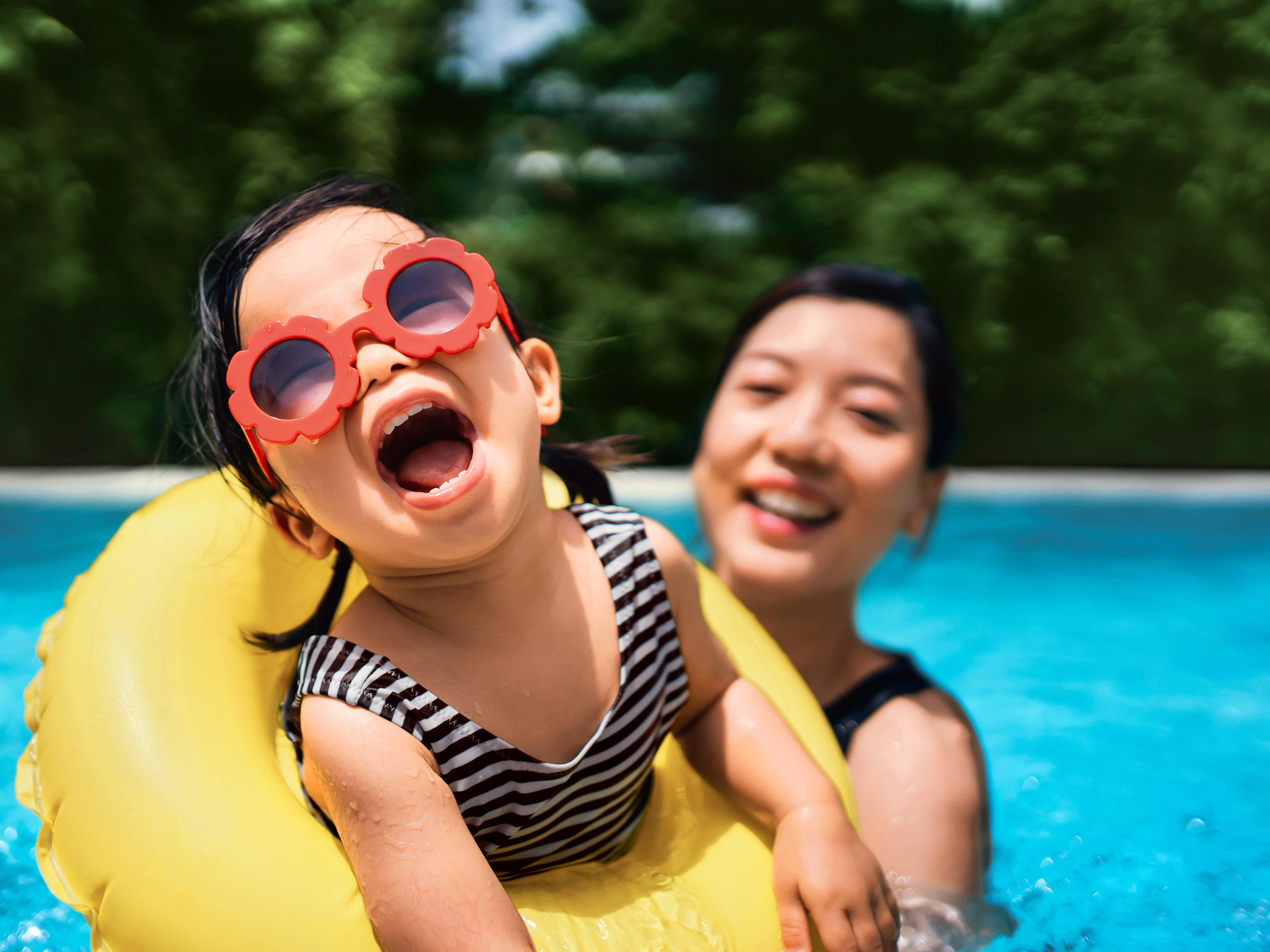 Turn your weekend into a mini holiday! Stay Friday to Sunday with breakfast for 2 adults and 2 kids under 6, plus a picnic tray packed with wings, pizza, and sweet treats. Big smiles and full tummies guaranteed!
