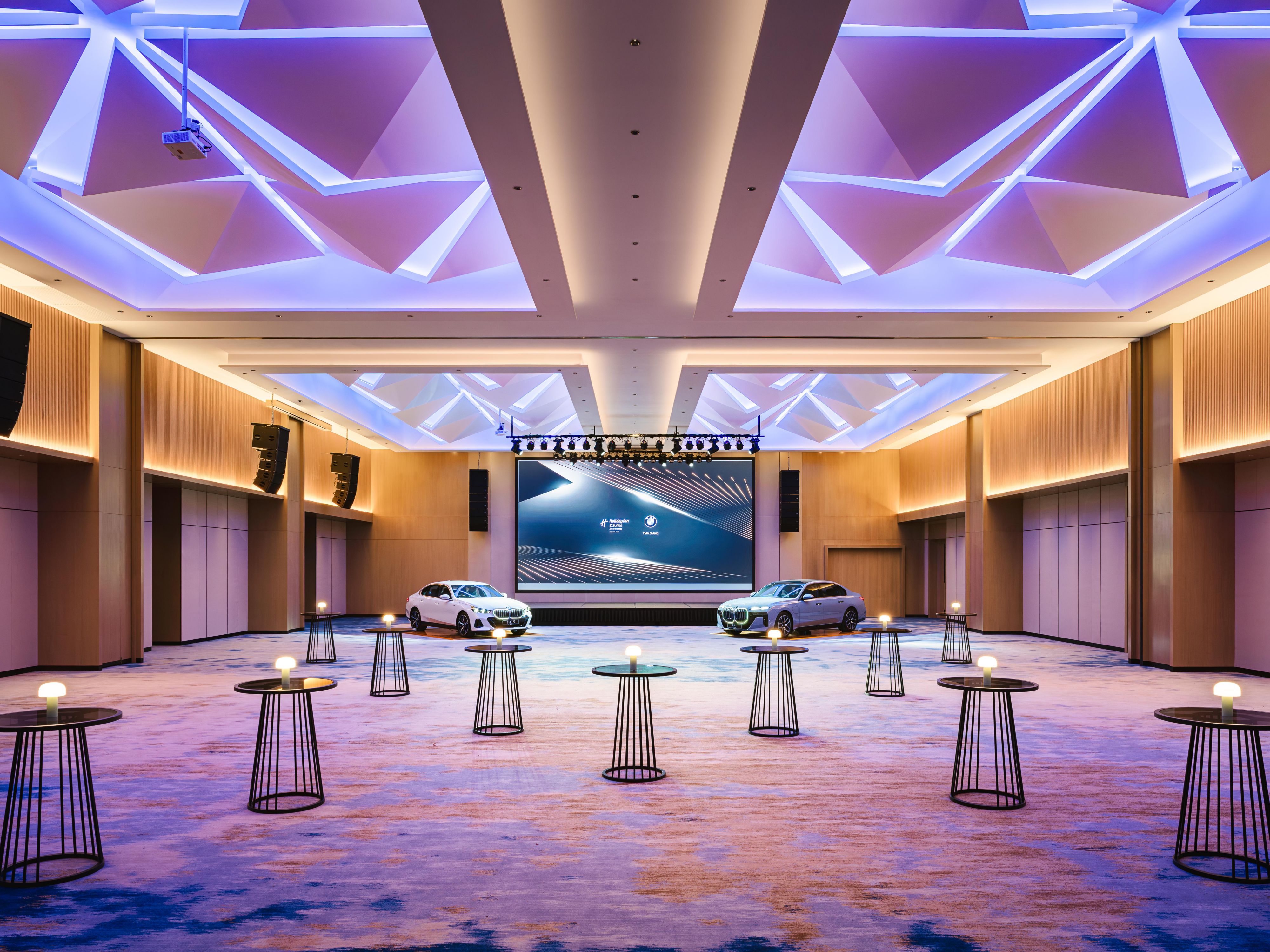 𝟎% oﬀ* meetings & events until March 2026. Book by 31 August 2025. Evolve your event. Curate a connection. Rooms for every occasion. Menus for every moment. Take earning status to a new level with IHG Business Rewards. Let’s plan your next meeting! Contact us at PlanWithHISPP@ihg.com, and our friendly team will be delighted to assist you.