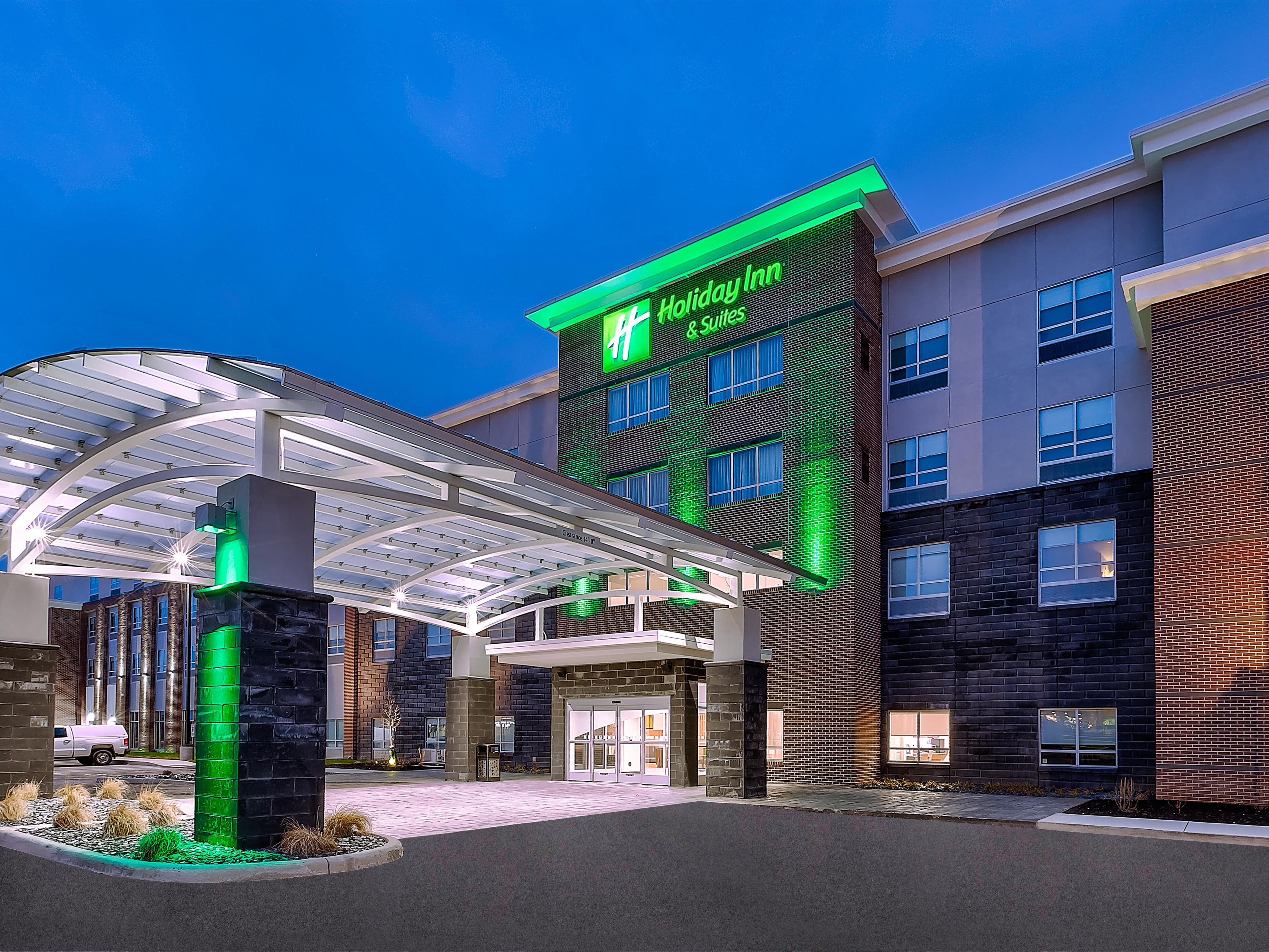 Nestled in a quiet suburban neighborhood, 15 minutes from downtown Toledo, our Perrysburg hotel offers a peaceful retreat away from the hustle and bustle of the city. Enjoy the tranquility of our serene surroundings while still being conveniently close to local attractions and amenities.