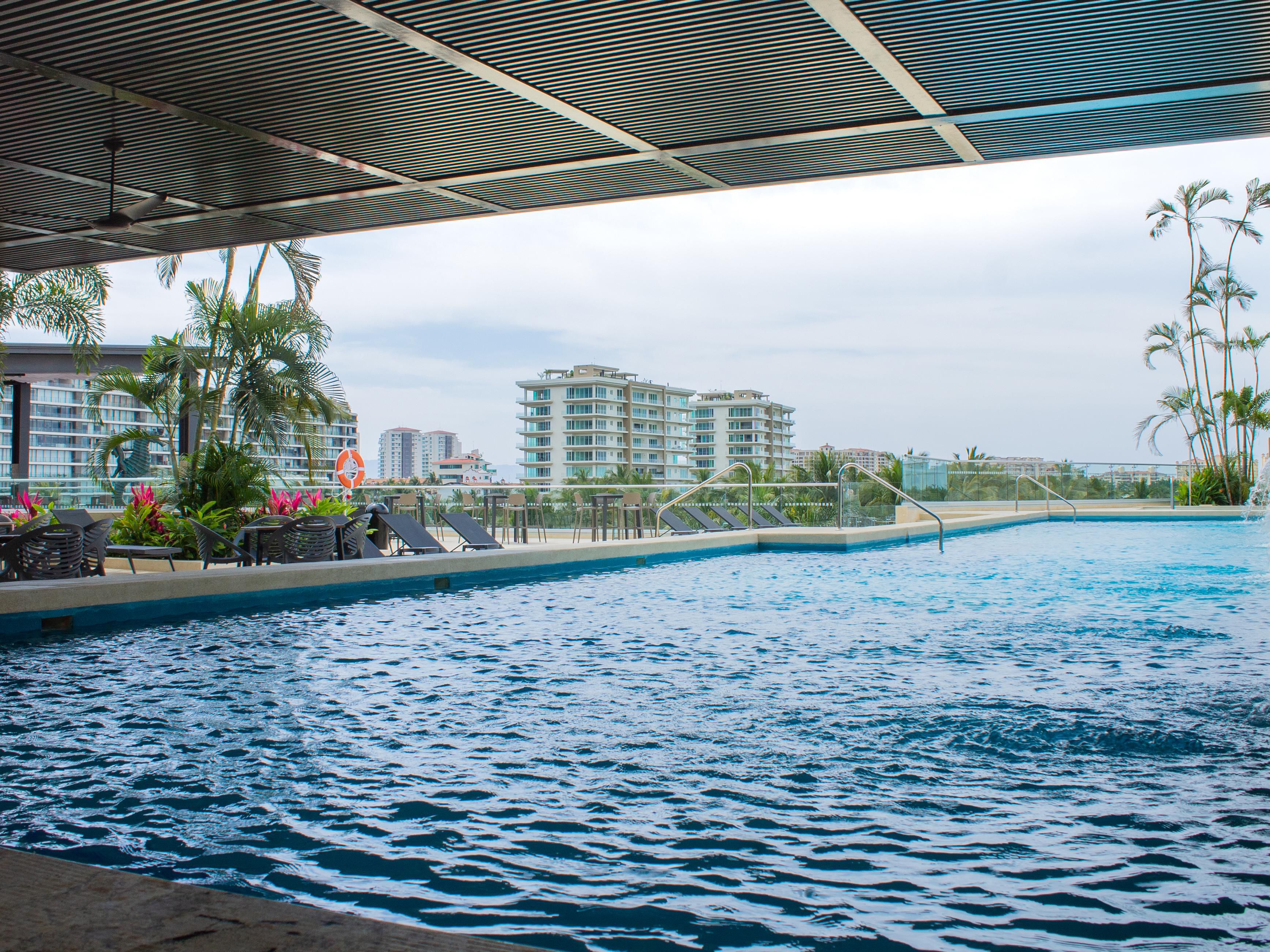 Enjoy our exclusive Day Pass every day at a cost of $1,499 mxn for two adults. Includes Buffet Breakfast, Lunch and Dinner a la carte, Open Bar from 12:00 pm to 7:00 pm. Children under 5 to 14 years old have a cost of $350 mxn including food and non-alcoholic beverages. Reservations at 322 252 0070