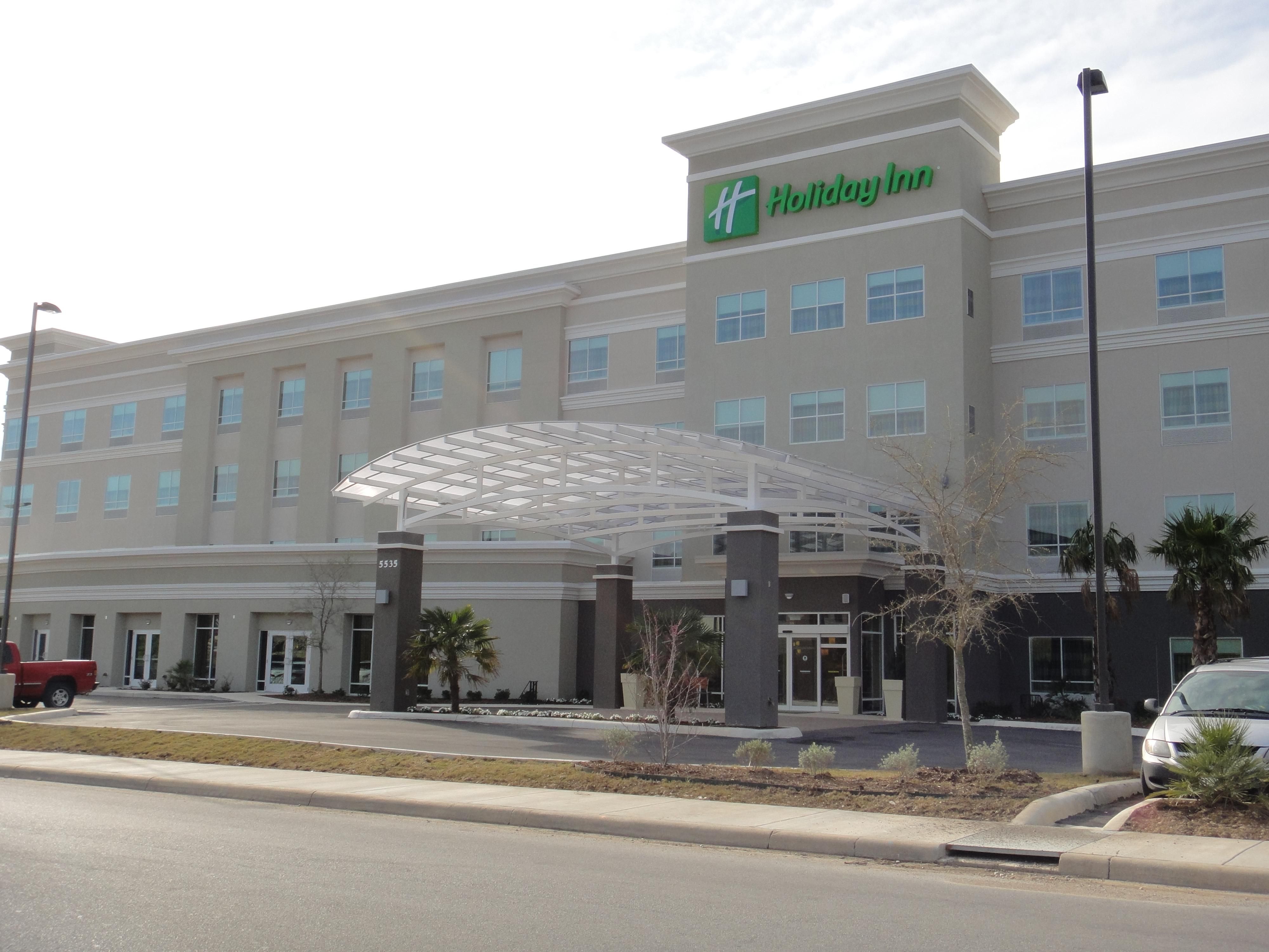 Hotels Near Fiesta Texas & UTSA | Holiday Inn & Suites San Antonio