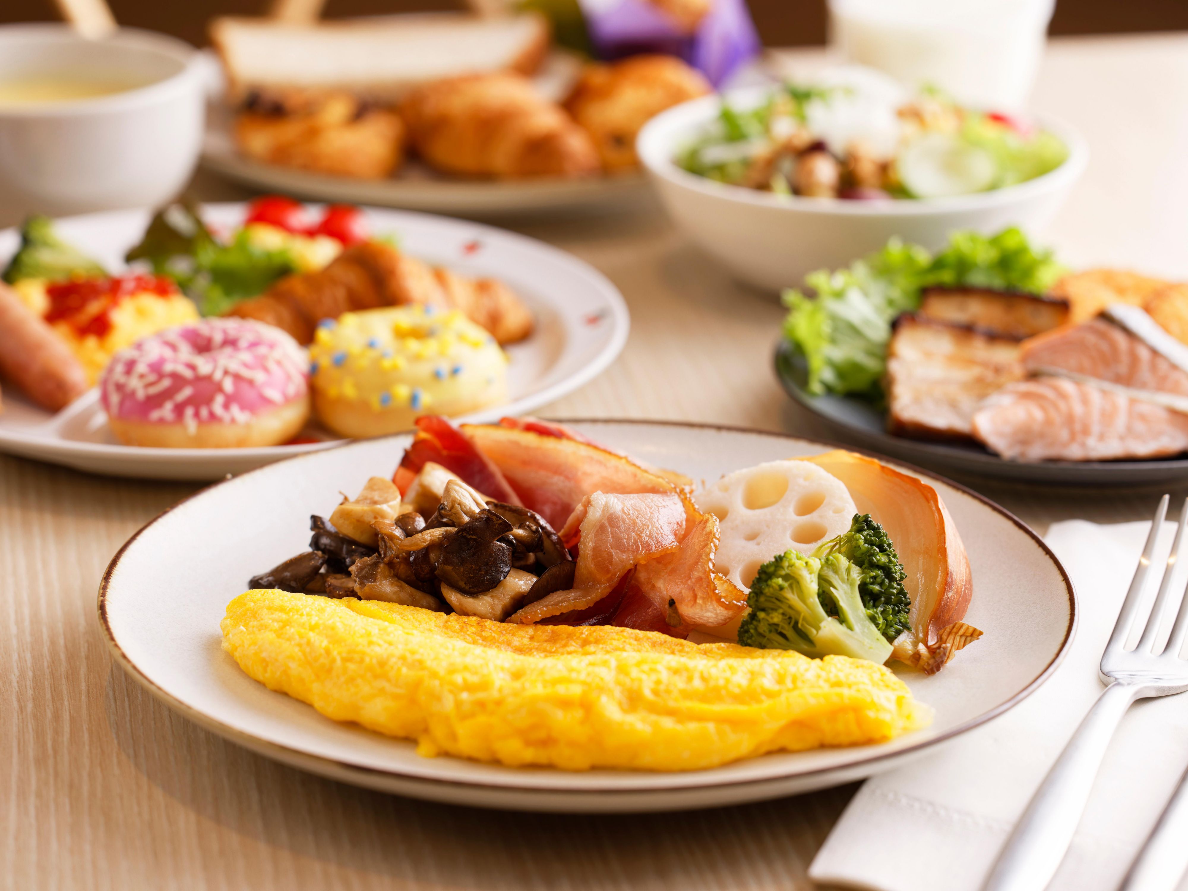 Odori Park, a short walk from the hotel, hosts seasonal events year-round: the Sapporo Lilac Festival in spring, the Sapporo Odori Beer Garden in summer, the Sapporo Autumn Fest in autumn, and the Sapporo Snow Festival in winter. Enjoy nearby gourmet food, shopping, and culture for a vibrant trip.