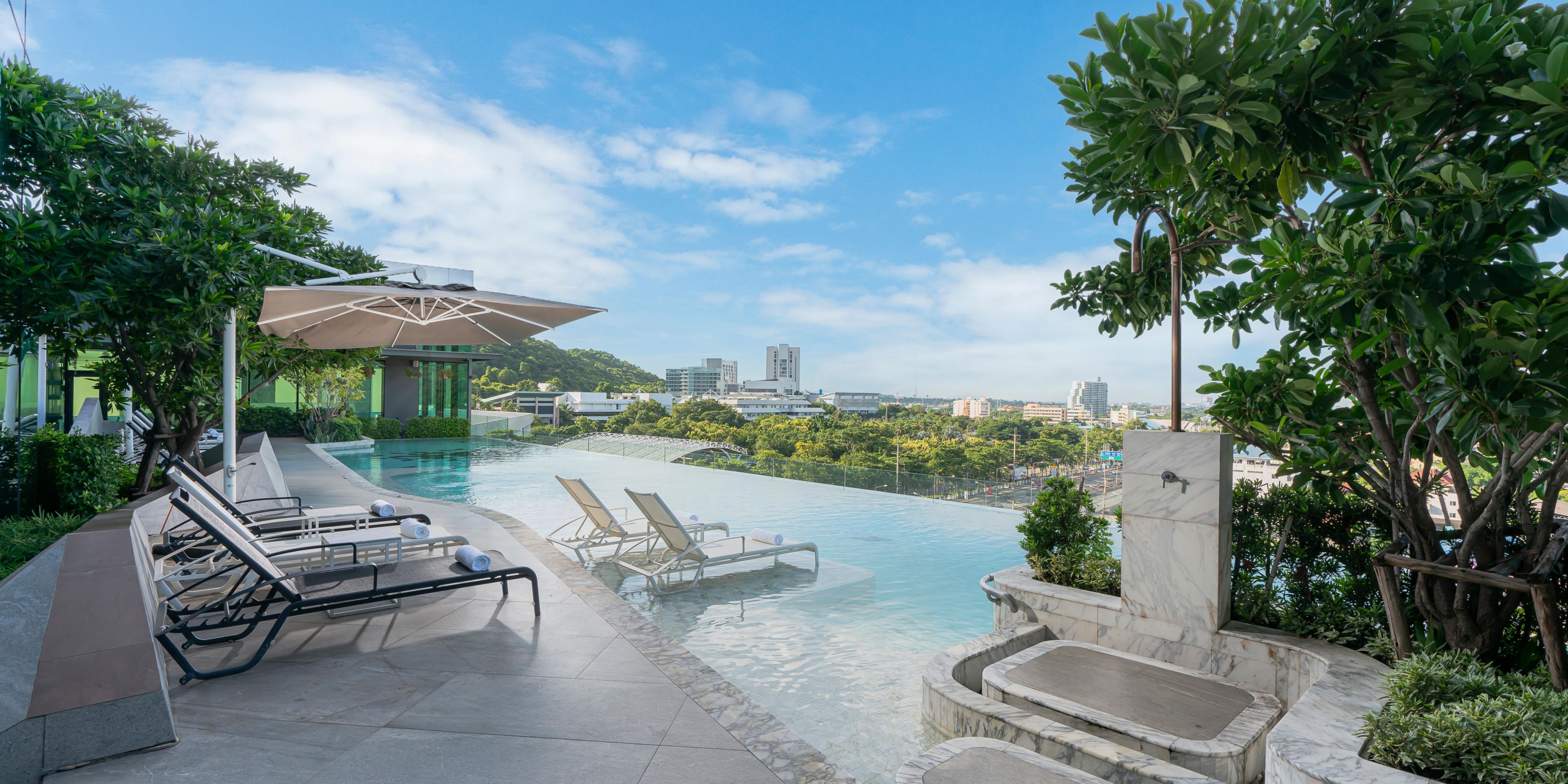 Holiday Inn & Suites ホリデイイン＆スイーツ　シラチャ・レムチャバン