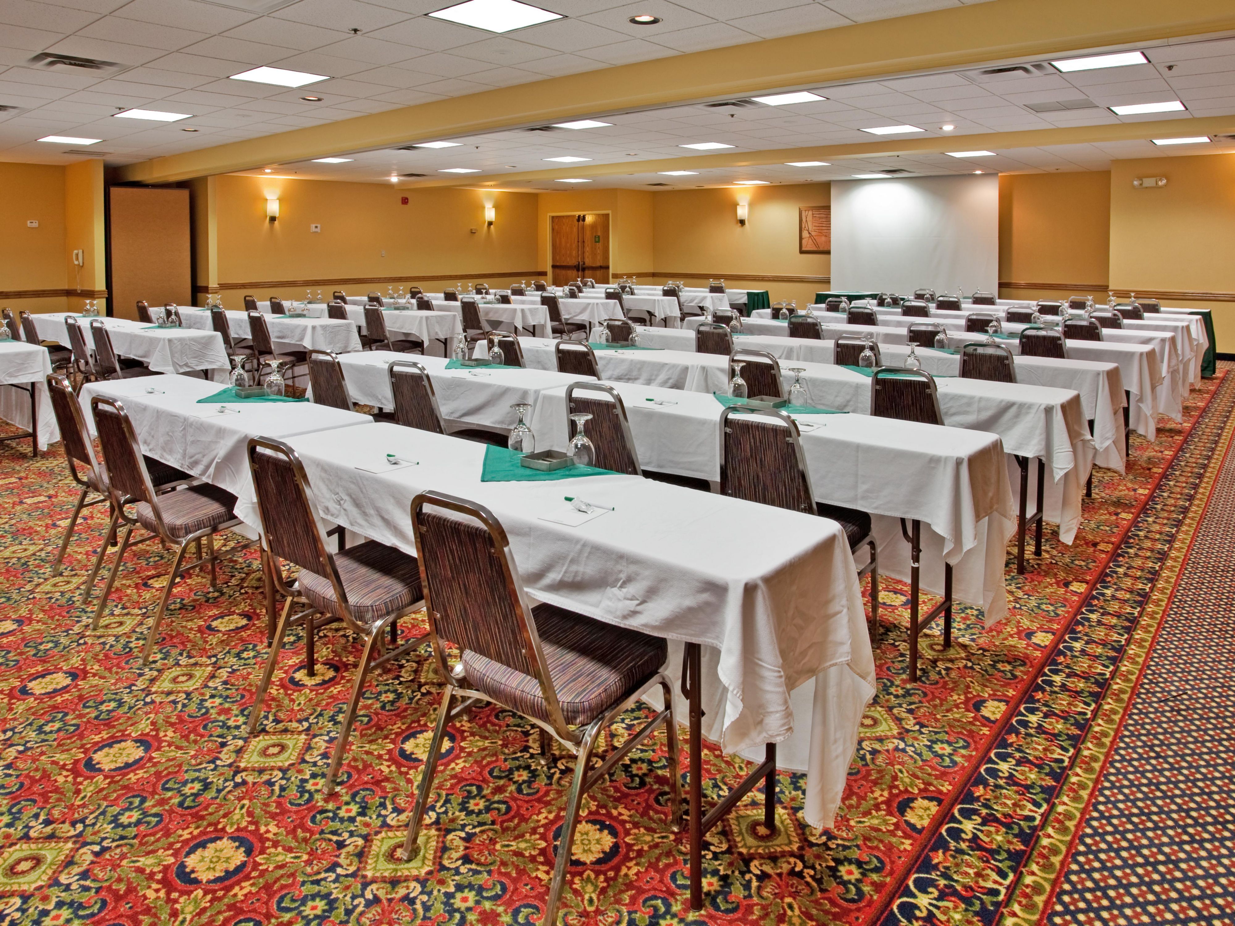 Host meetings and events in our 7,440 square feet of space, with seven versatile rooms for up to 220 guests. Our event spaces are undergoing renovations to bring you an even better blend of beauty and functionality. From a boardroom to our stunning atrium with a two-story waterfall, we provide the space and service to make your event extraordinary.