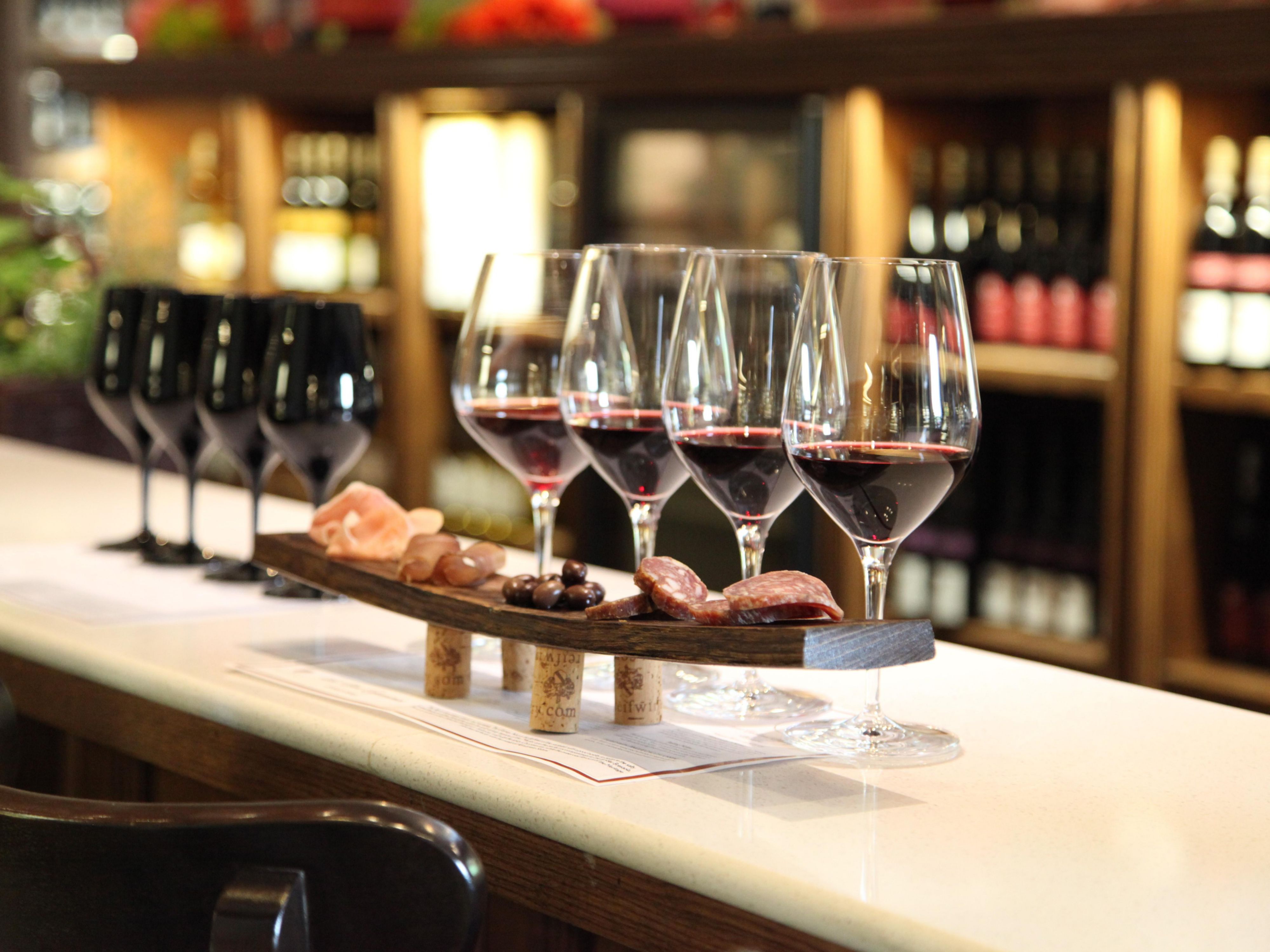 Indulge in a delightful 2-night stay with a $50 gift card to Ostins and a complimentary bottle of wine delivered to your room. Enjoy a guided tour to 3 local wineries, tasting 9 to 12 exquisite wines paired with charcuterie. Plus, explore charming Old Town Niagara On The Lake for 90 minutes! Book 3 days in advance for this unforgettable experience!