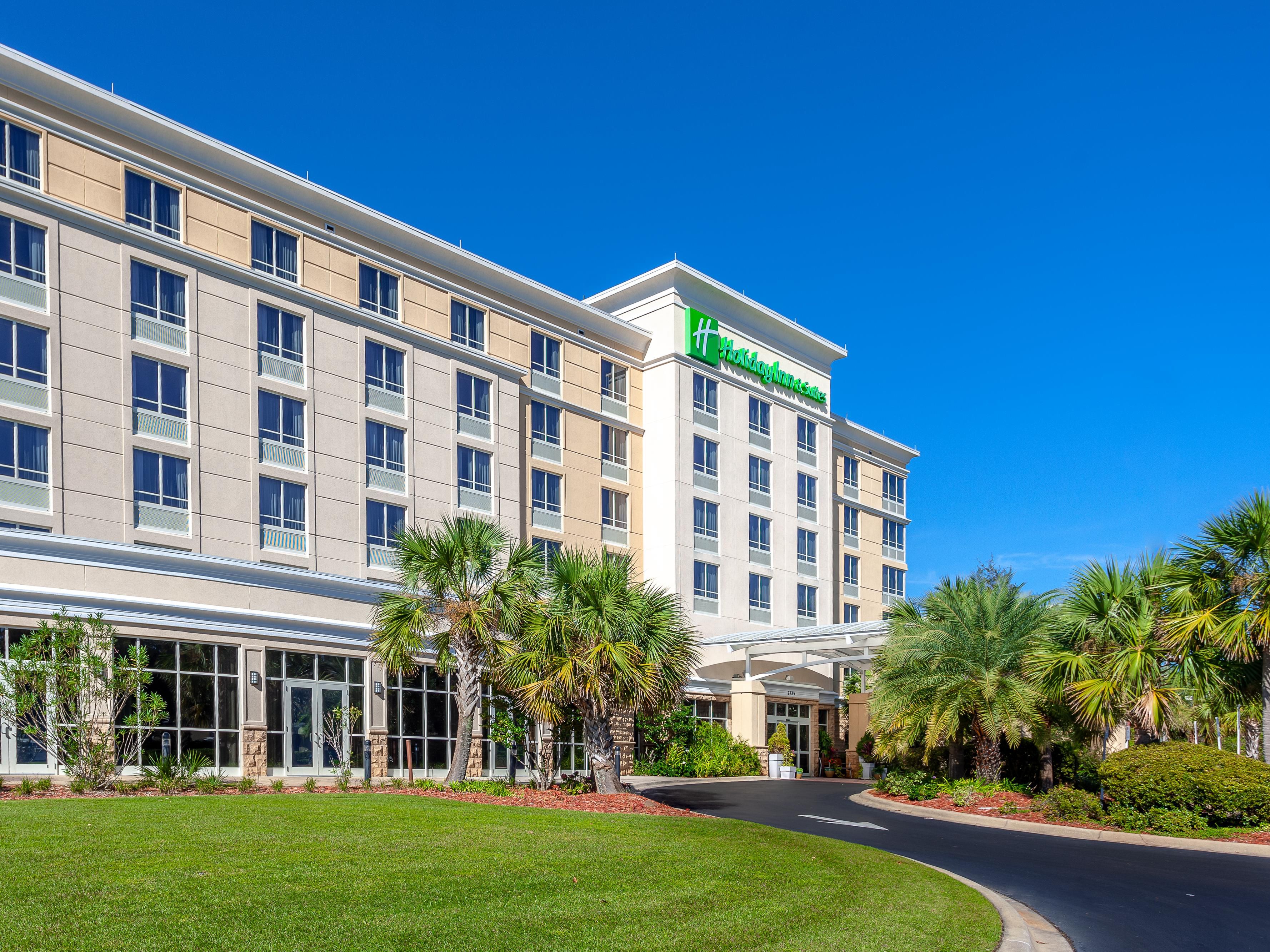 Located five miles away from Florida State University our hotel offers guests convenient and quick access to the campus. If you are attending a football game or touring the University we are a prime location for your stay. 
