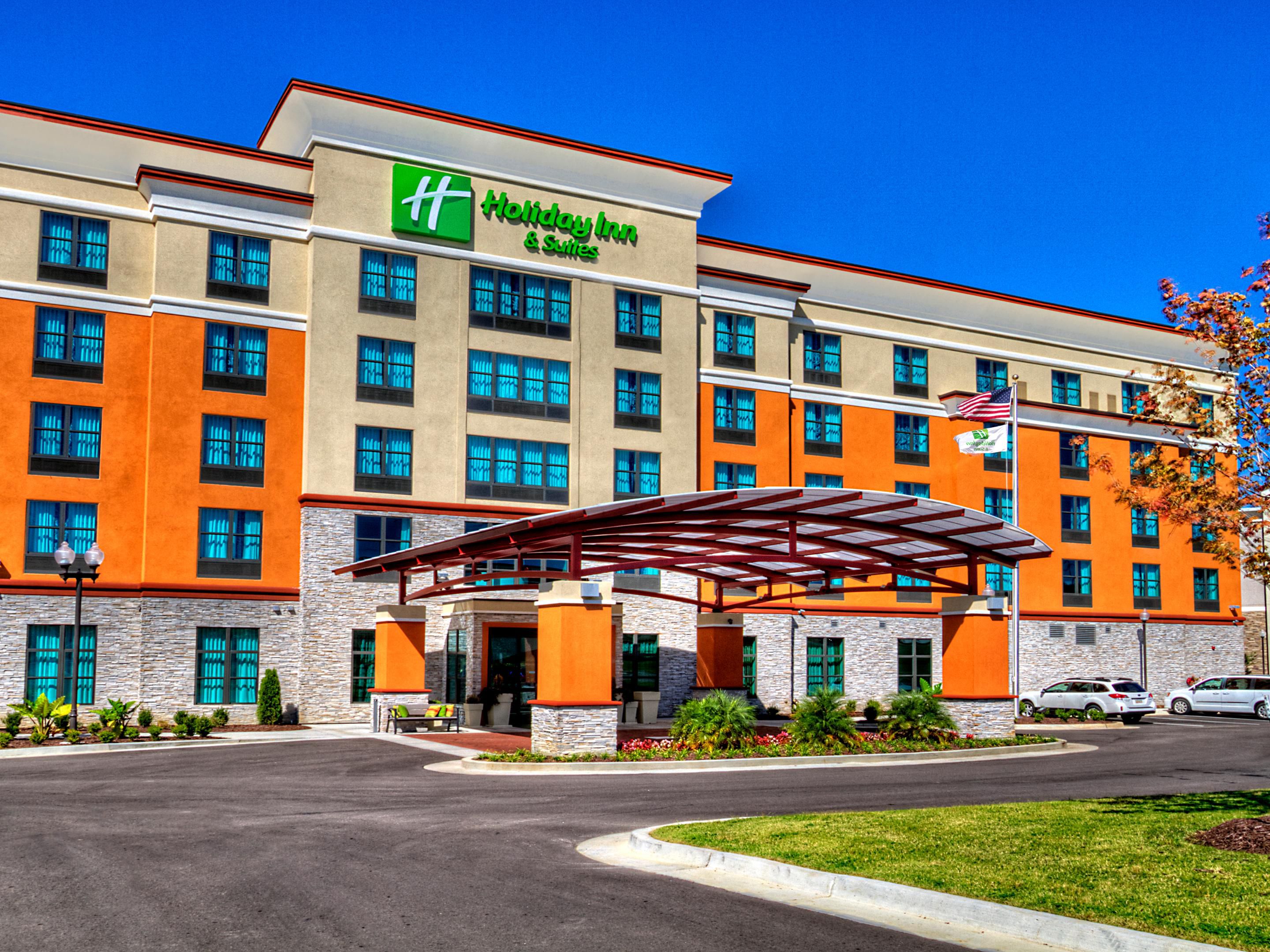 Taking in a concert or event while visiting? We are just minutes from major events, live music, and local dining. 