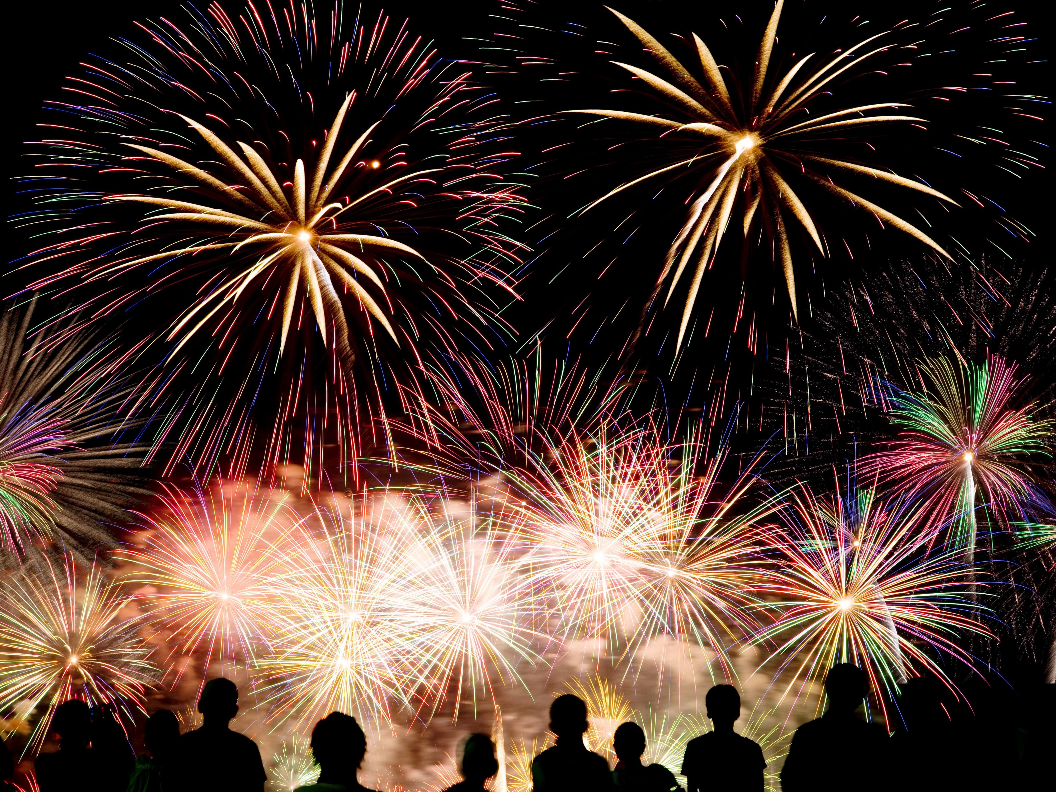 This summer, Vancouver comes alive with events! Experience the Concord Pacific Dragon Boat Festival (June 20–22) and the Vancouver International Jazz Festival (June 20–July 1). Enjoy the Vancouver Folk Music Festival (July 18–20), Honda Celebration of Light (July 19, 23, 26), Bard on the Beach (June to September), and the Pride Parade on August 3.
