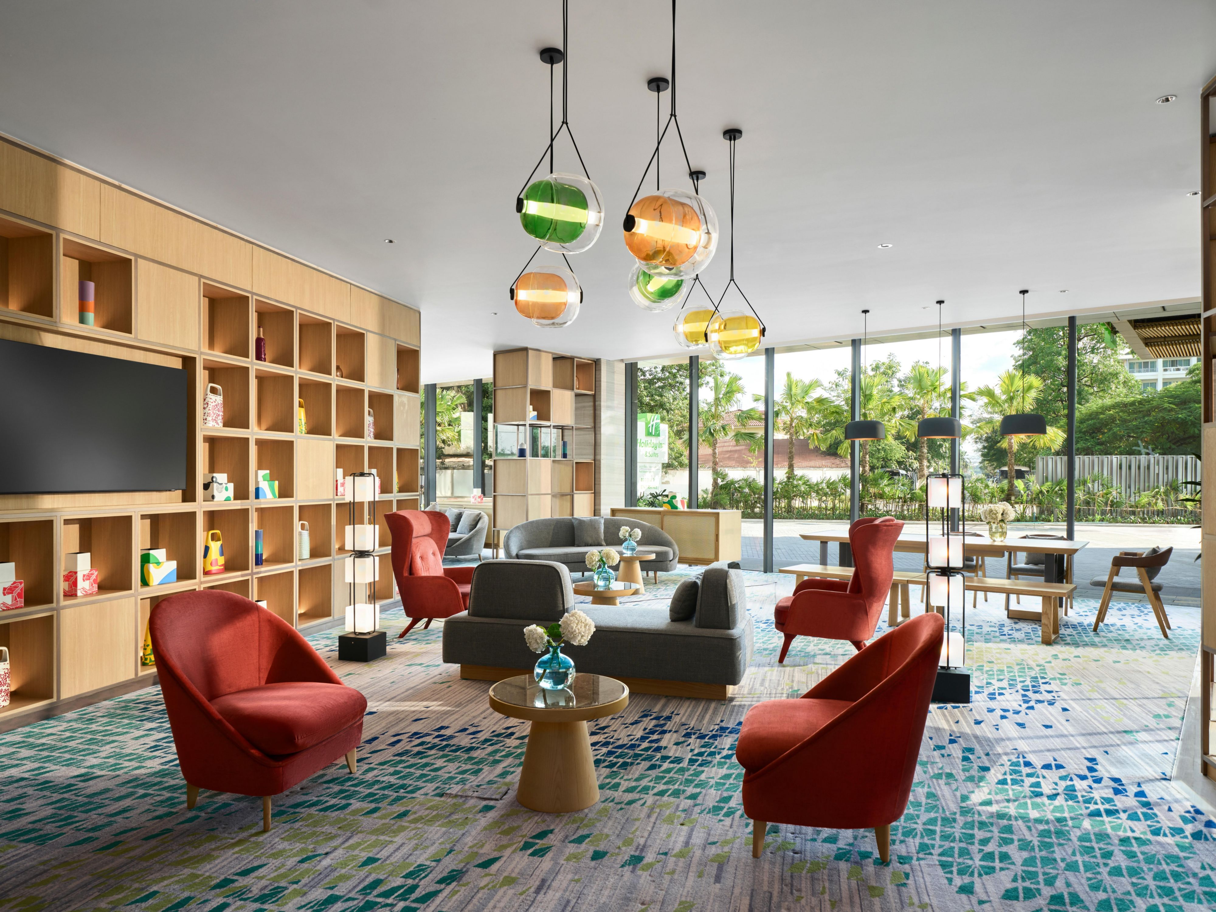 Unwind or connect at The Hub, our welcoming lobby lounge. Enjoy a selection of sweet and savory treats paired with refreshing beverages—ideal for relaxing after a day of sightseeing or meetings. Whether catching up with friends, colleagues, or making new connections, The Hub offers the perfect setting.