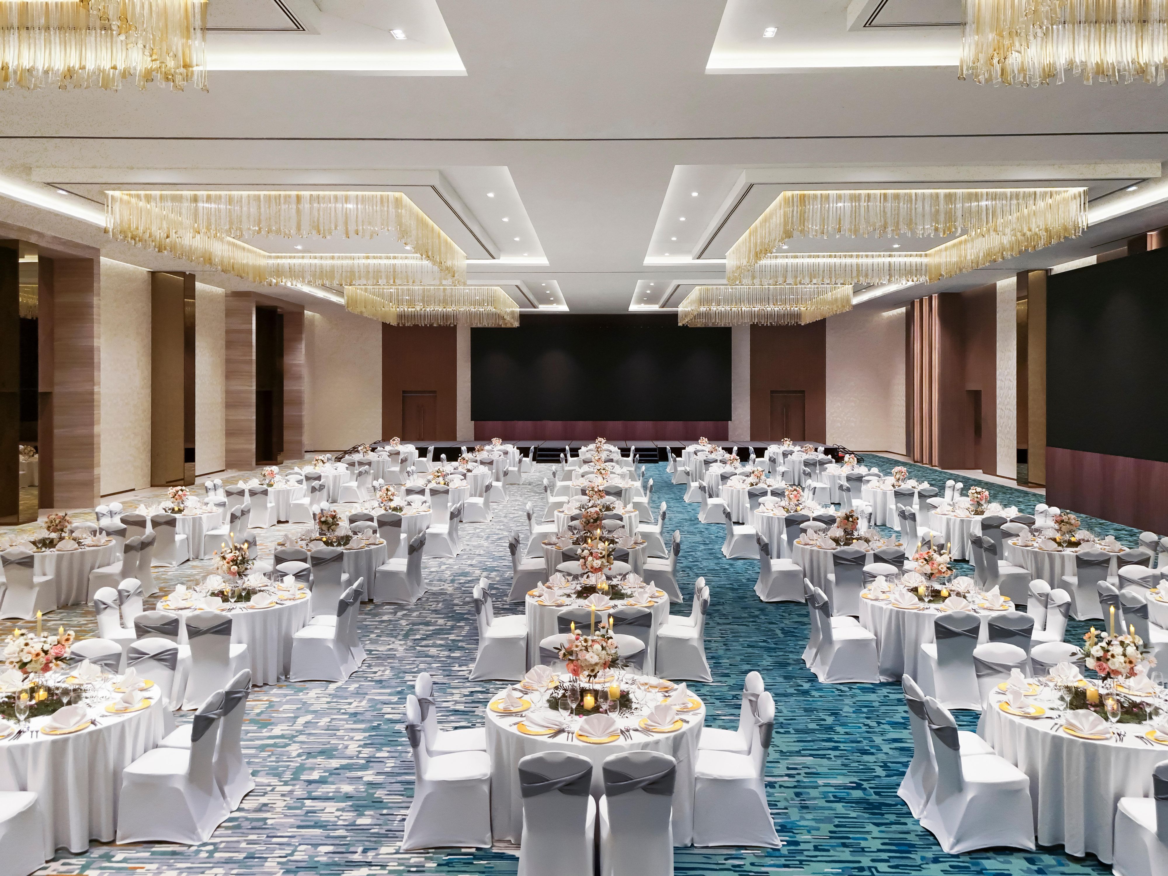 From small meetings to large-scale conferences, bring your visions to life at our versatile Convention Centre, featuring 8 flexible meeting rooms and a Grand Ballroom that can accommodate up to 1,500 delegates - one of the largest in the city.