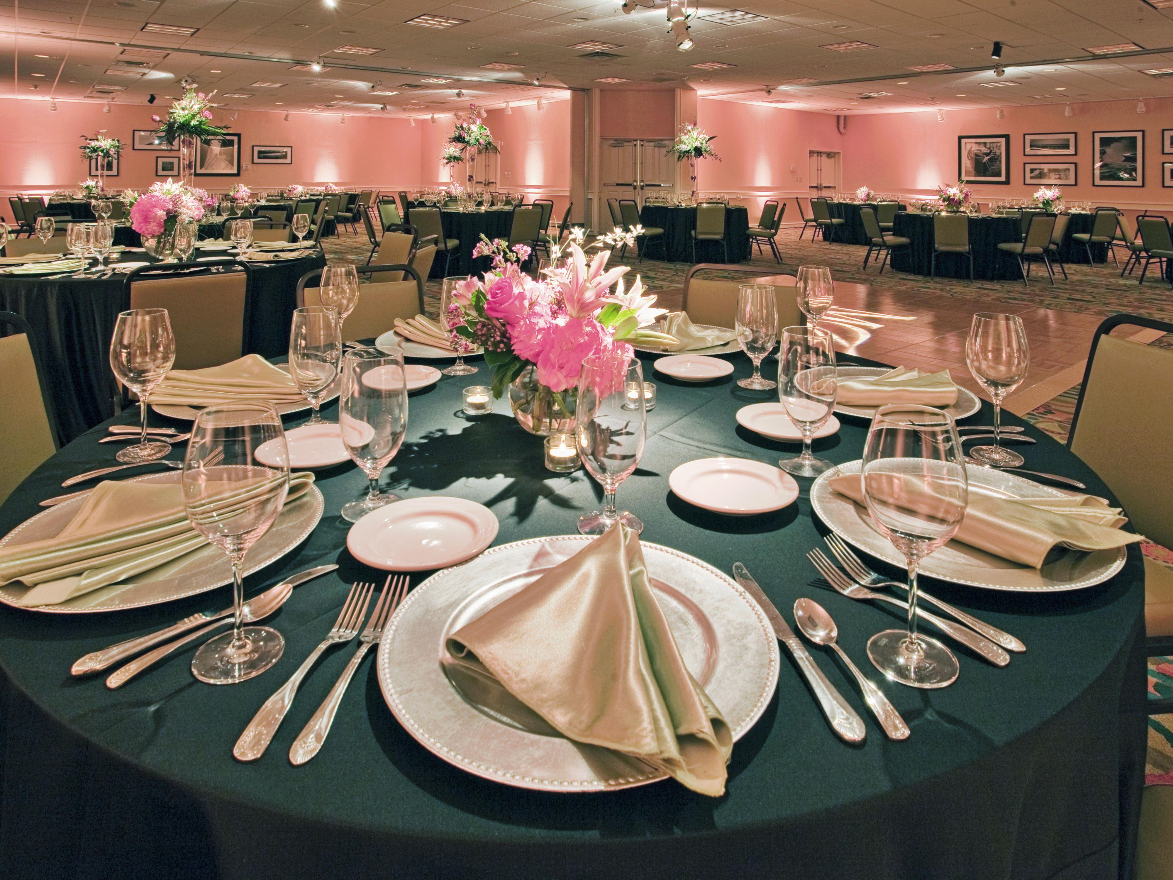 ¡Programe su evento en este increíble hotel de Virginia Beach! Al planificar un evento íntimo o una gran reunión, una cena privada o una fiesta informal en la playa, nuestro inspirado personal hace todo lo posible para crear los eventos memorables que imagina con nuestro servicio incomparable.