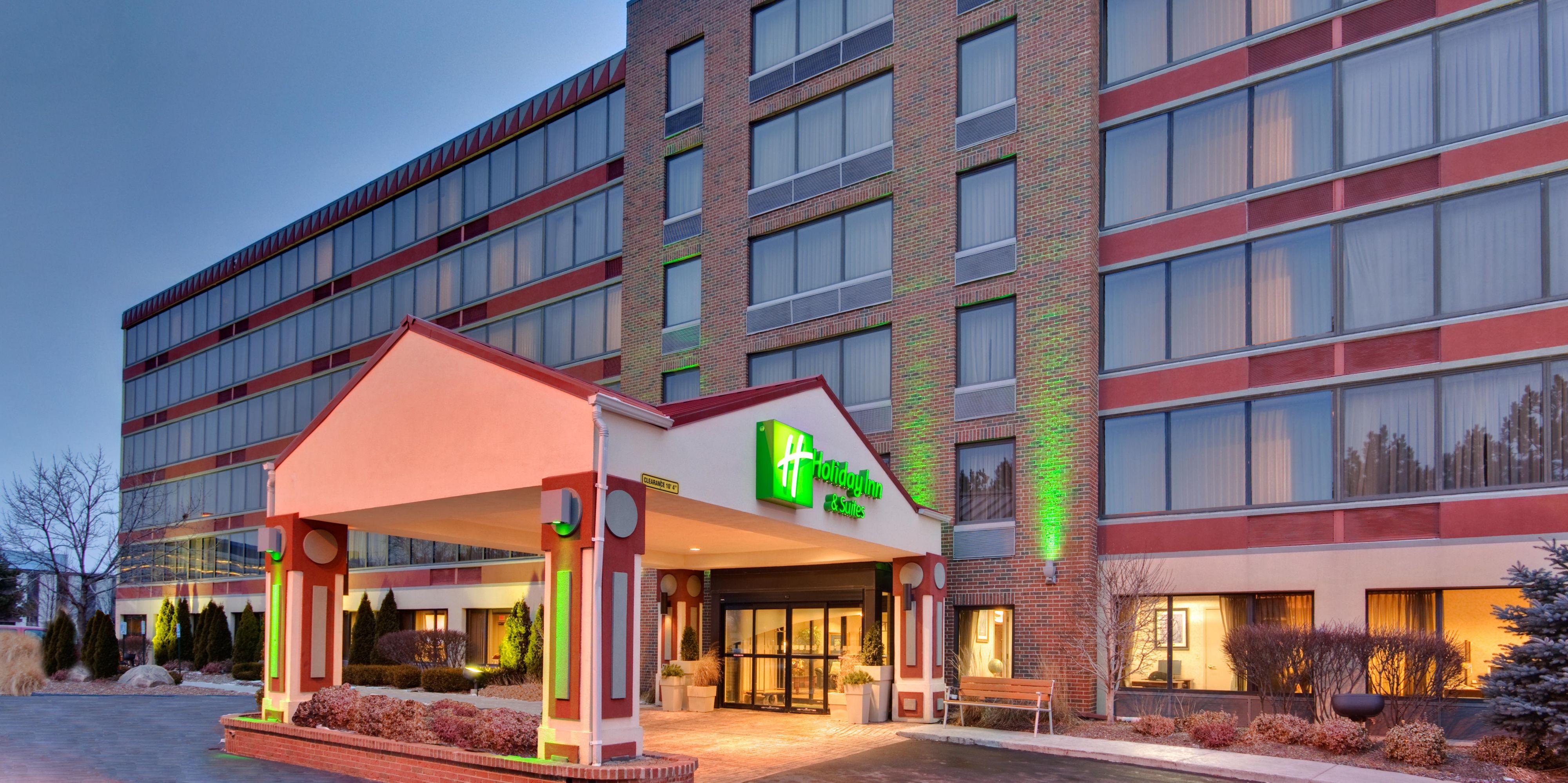 Holiday Inn & Suites Warren