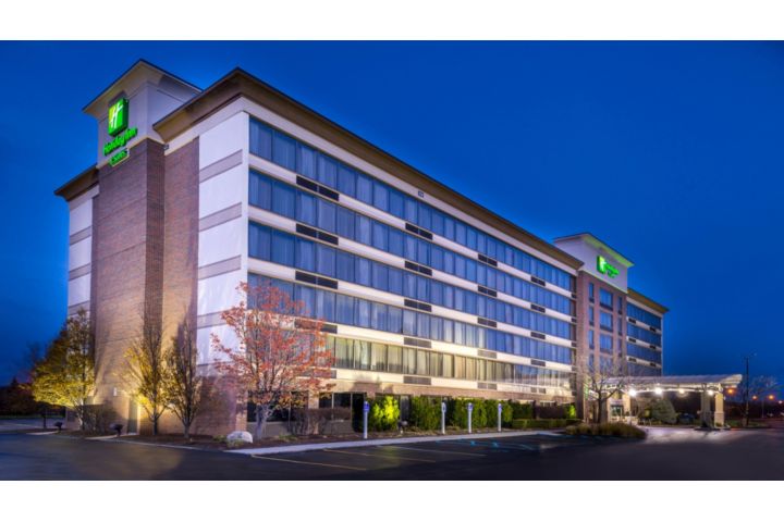 Holiday Inn & Suites Warren