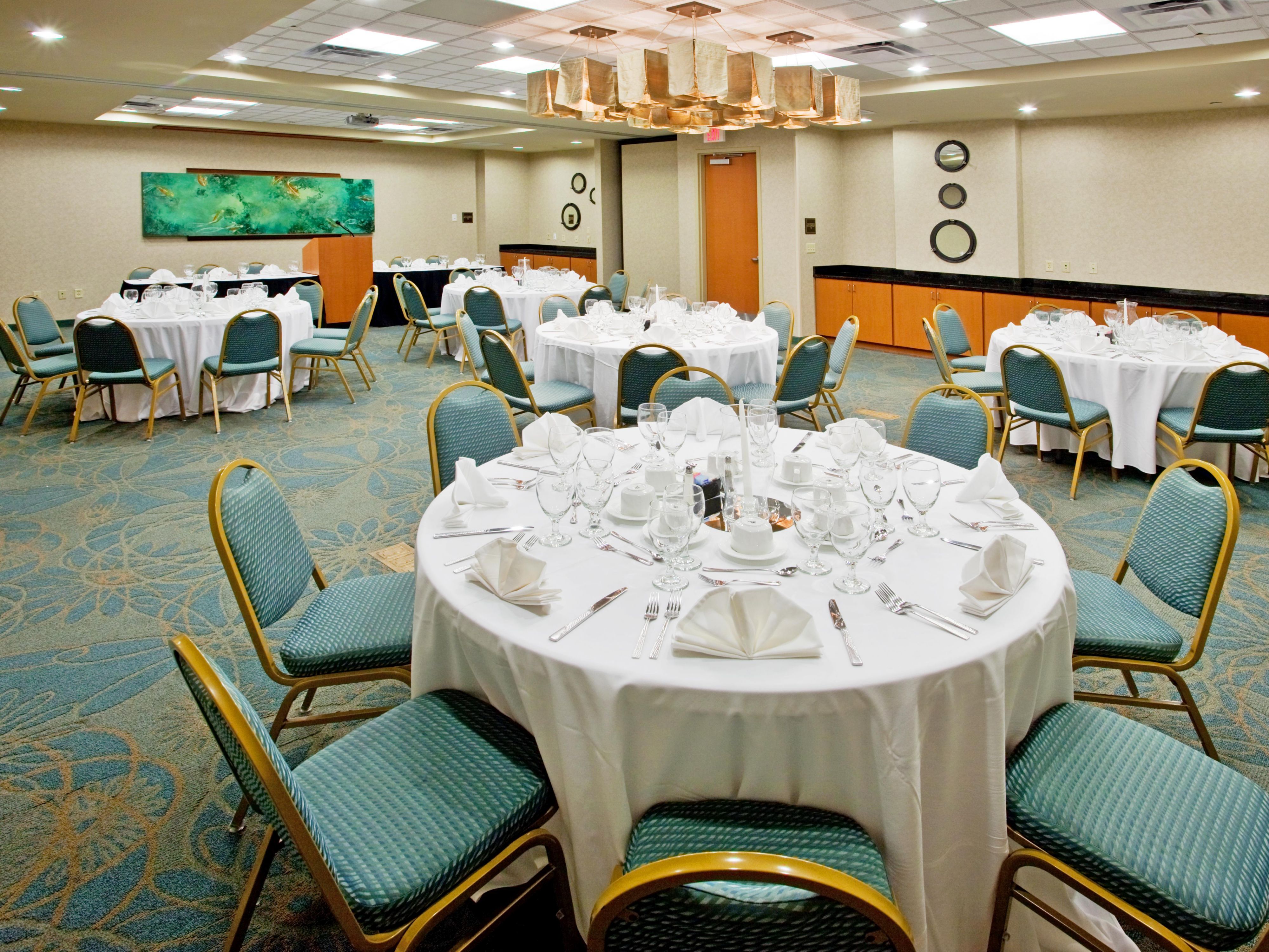 We would be honored to be the host of your next event; we have over 3,000 square feet of flexible meeting space for large events, Wedding Receptions, Family Reunions and small gatherings. Make sure to reserve one of our facilities for your next event in Colonial Williamsburg.