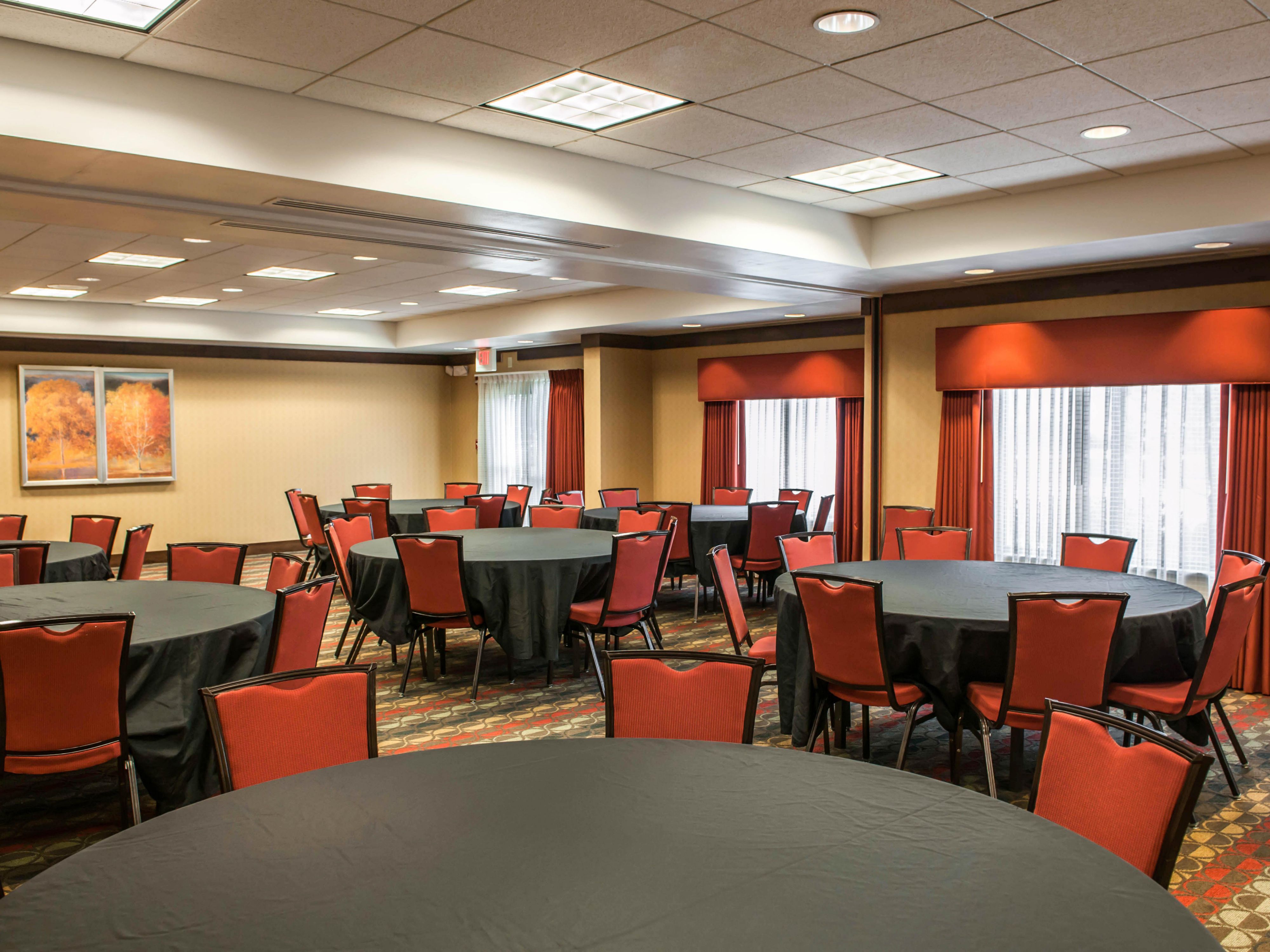 Convenient to Indianapolis Convention Center and Lucas Oil Stadium, the Holiday Inn Indianapolis Downtown is the perfect location for your small meeting. Flexible meeting space is available that can accommodate up to 60 people. For more information, contact our Director of Sales and Marketing at: iortega@champion-hotels.com.