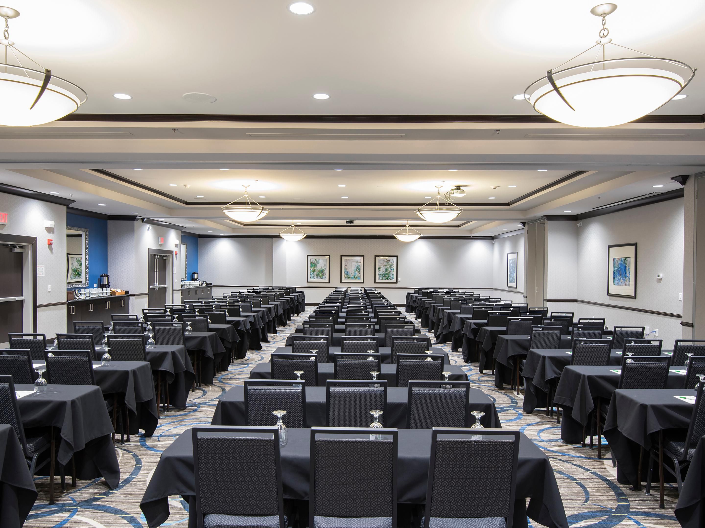 Featuring 4,000 Sq Ft. of flexible meeting space, we can host events from 10 - 300 guests. Meet with Confidence with our enhanced IHG Way of Clean protocols in place in our meeting space, capable of hosting Hybrid Meetings, with built-in Audio Visual and partnerships with local AV Renting and Staging companies. Onsite Banquet Team and Chef.
