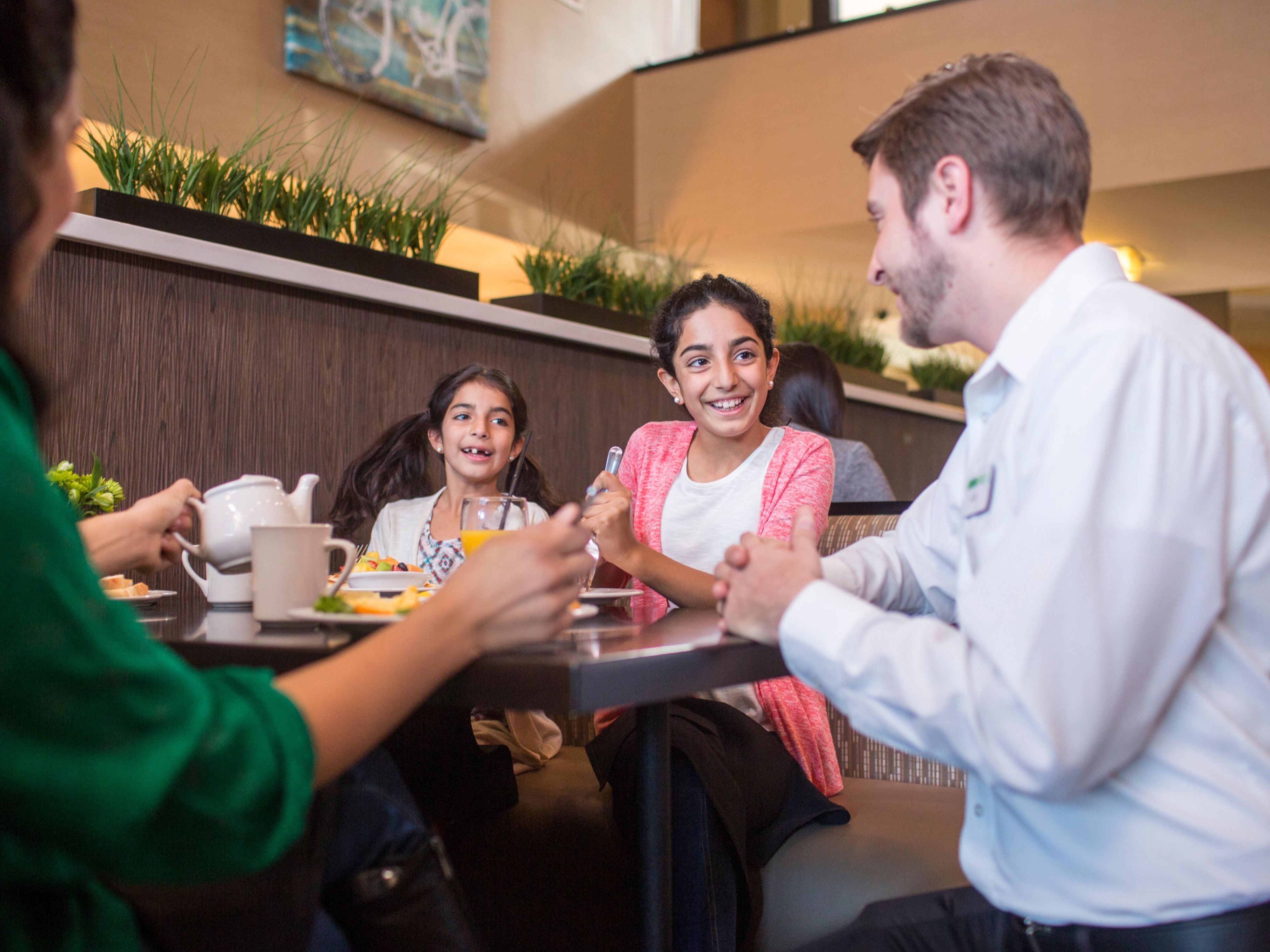 Toast to Toast is a fast casual, counter service restaurant concept. The American Cuisine menu features delicious selection of small bites, bowls and big bites. Bar opens at 5:30 nightly!