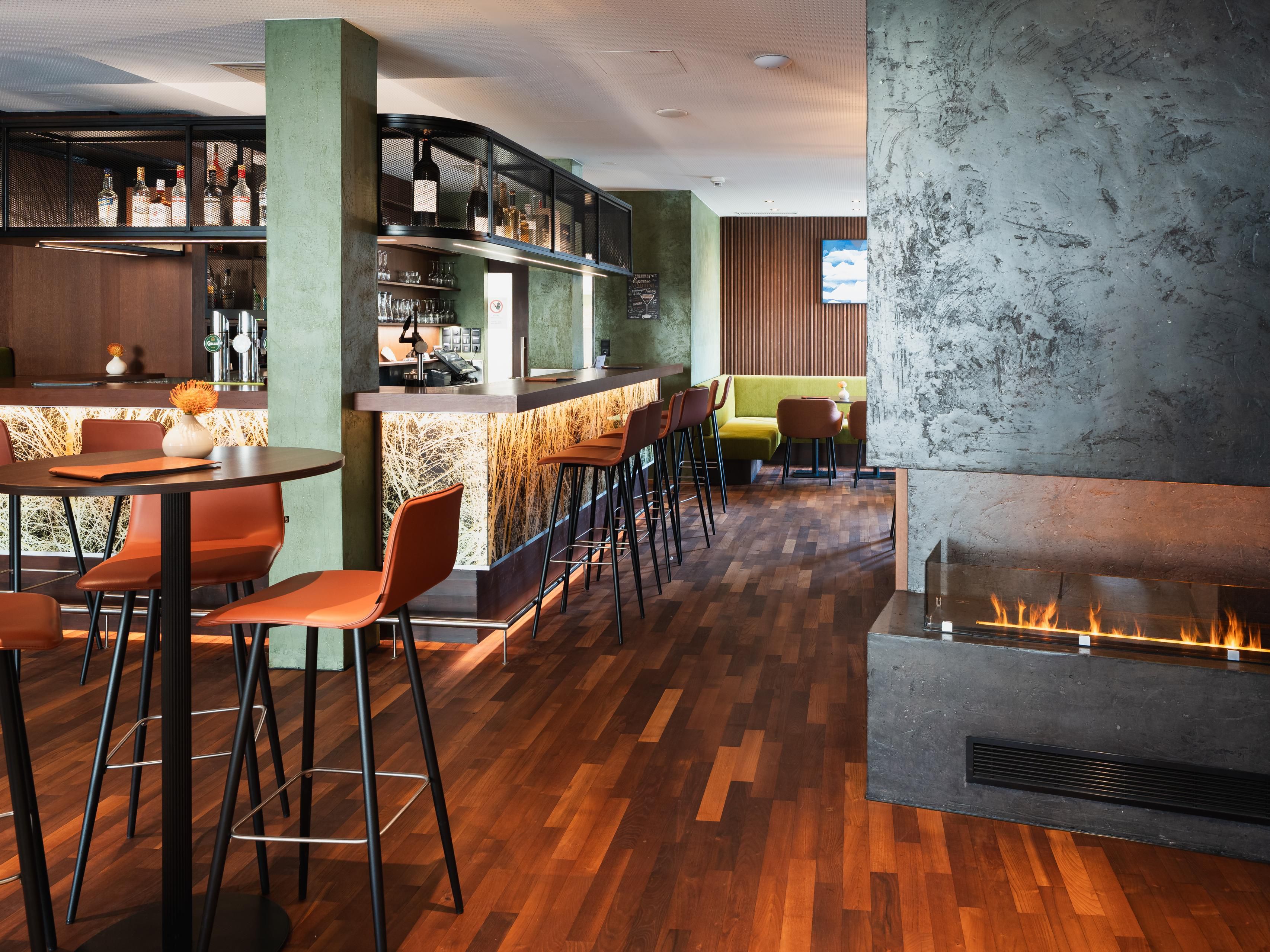 In our cozy hotel bar, enjoy an after-work drink or just hang out with your friends and family.