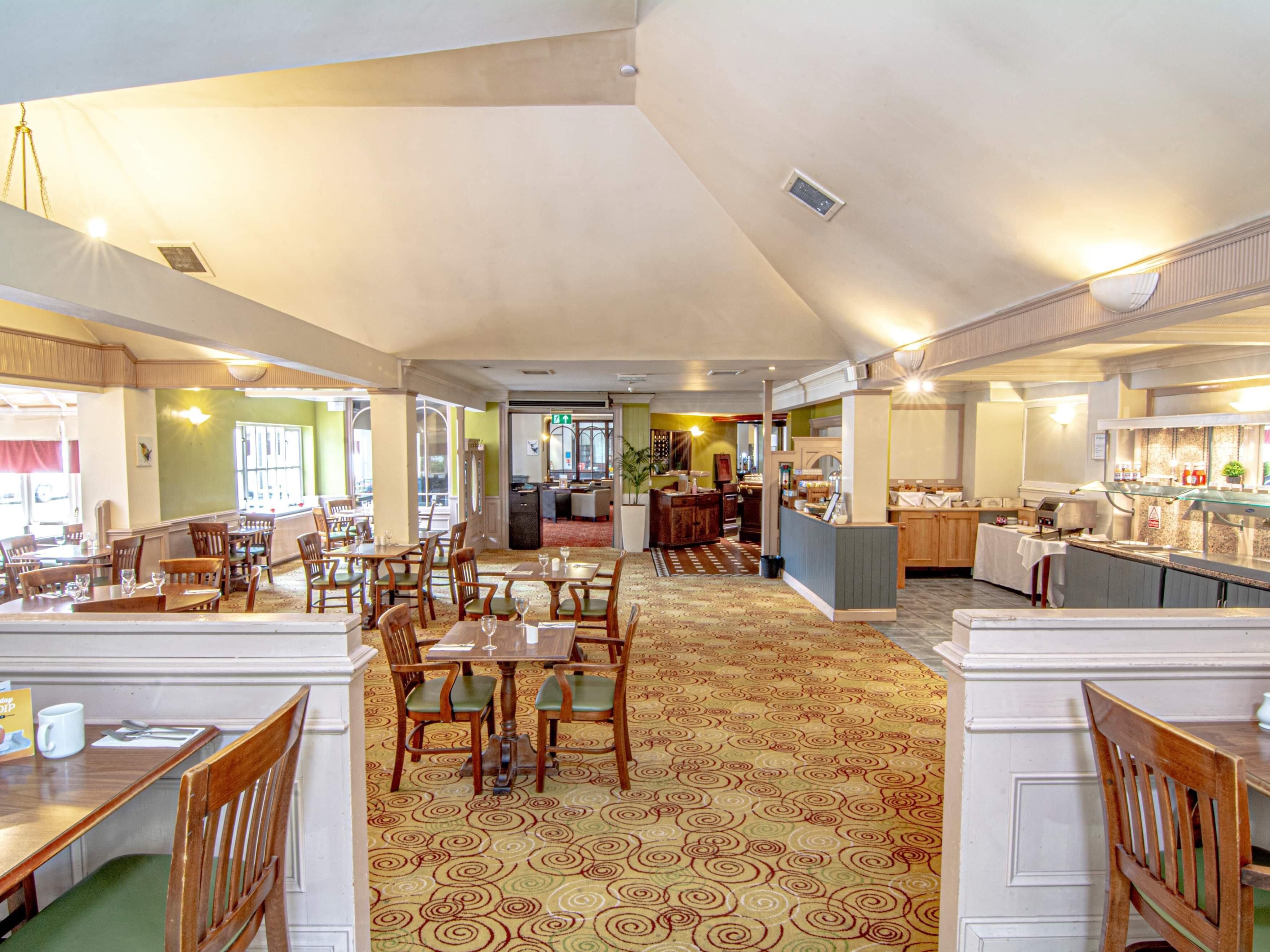 With several tasty options for food and drink at Holiday Inn Ipswich - Orwell, there’s something for every taste and occasion. Our Priory Restaurant offers contemporary British dishes and a light bites menu in the Priory Bar. We also have ample outdoor seating so you can enjoy a spot of al fresco dining on warmer days.