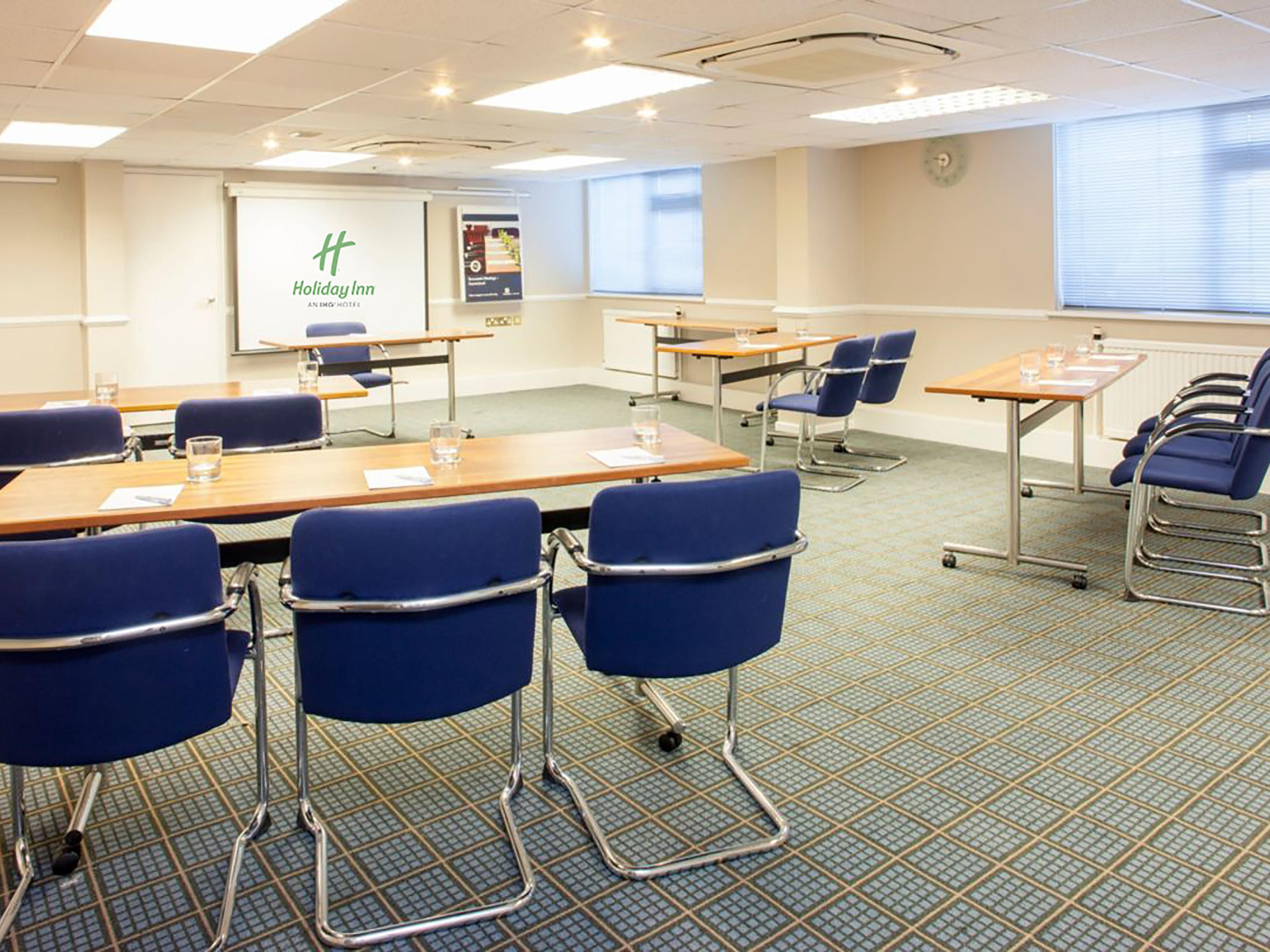 El equilibrio perfecto entre valor y servicio premium, en 2026 aproveche al máximo nuestra tarifa DDR Lite por solo £26 por persona. Incluyendo todo lo que necesita para un día productivo: alquiler de habitaciones, instalaciones modernas, un sabroso almuerzo, té y café. Además, todos los delegados recibirán un pase de 1días para nuestro club de ocio You Fit en el hotel. Cotice la oferta DDRLITE al hacer la reserva. 