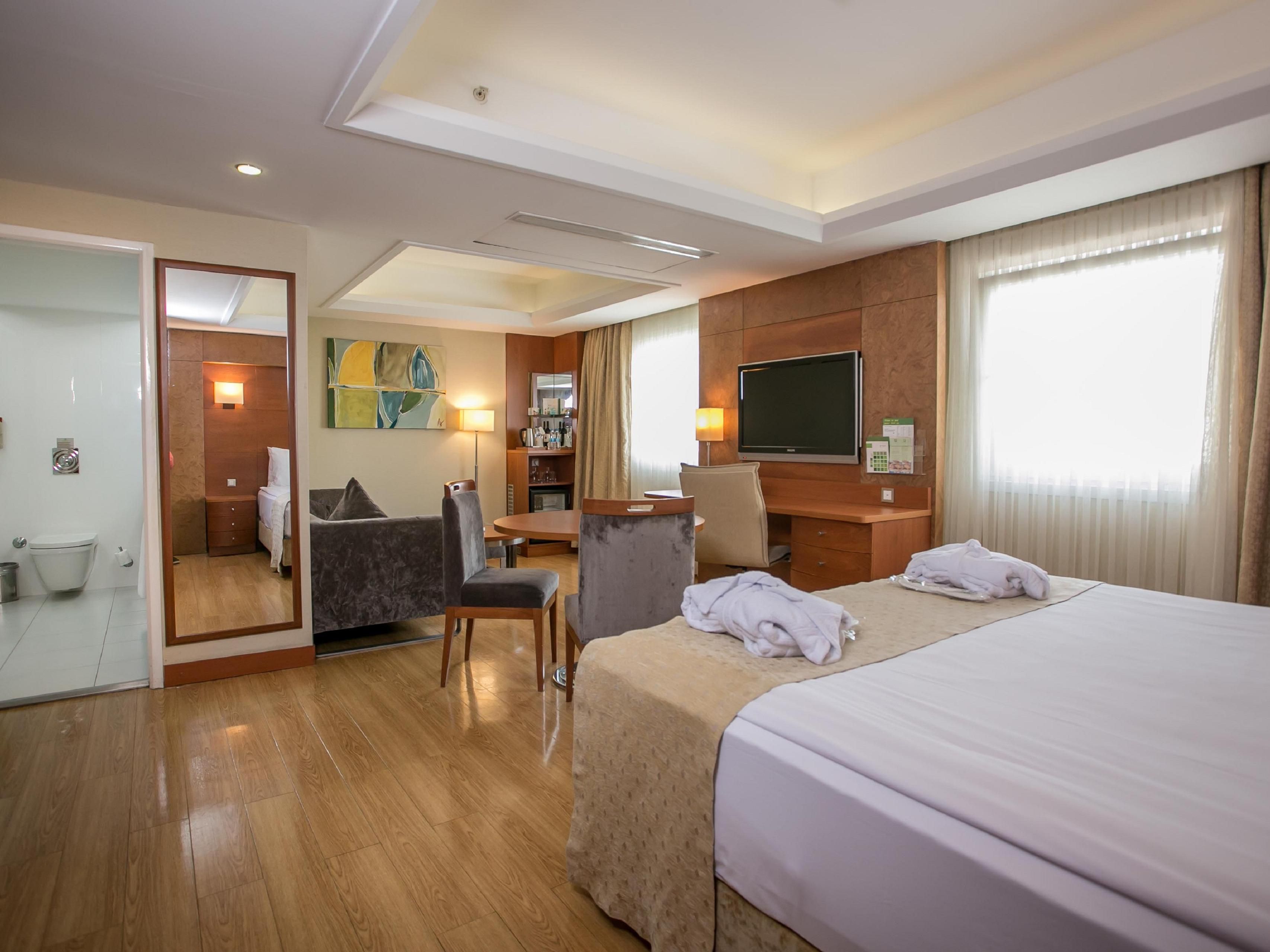 EXECUTIVE SUITE