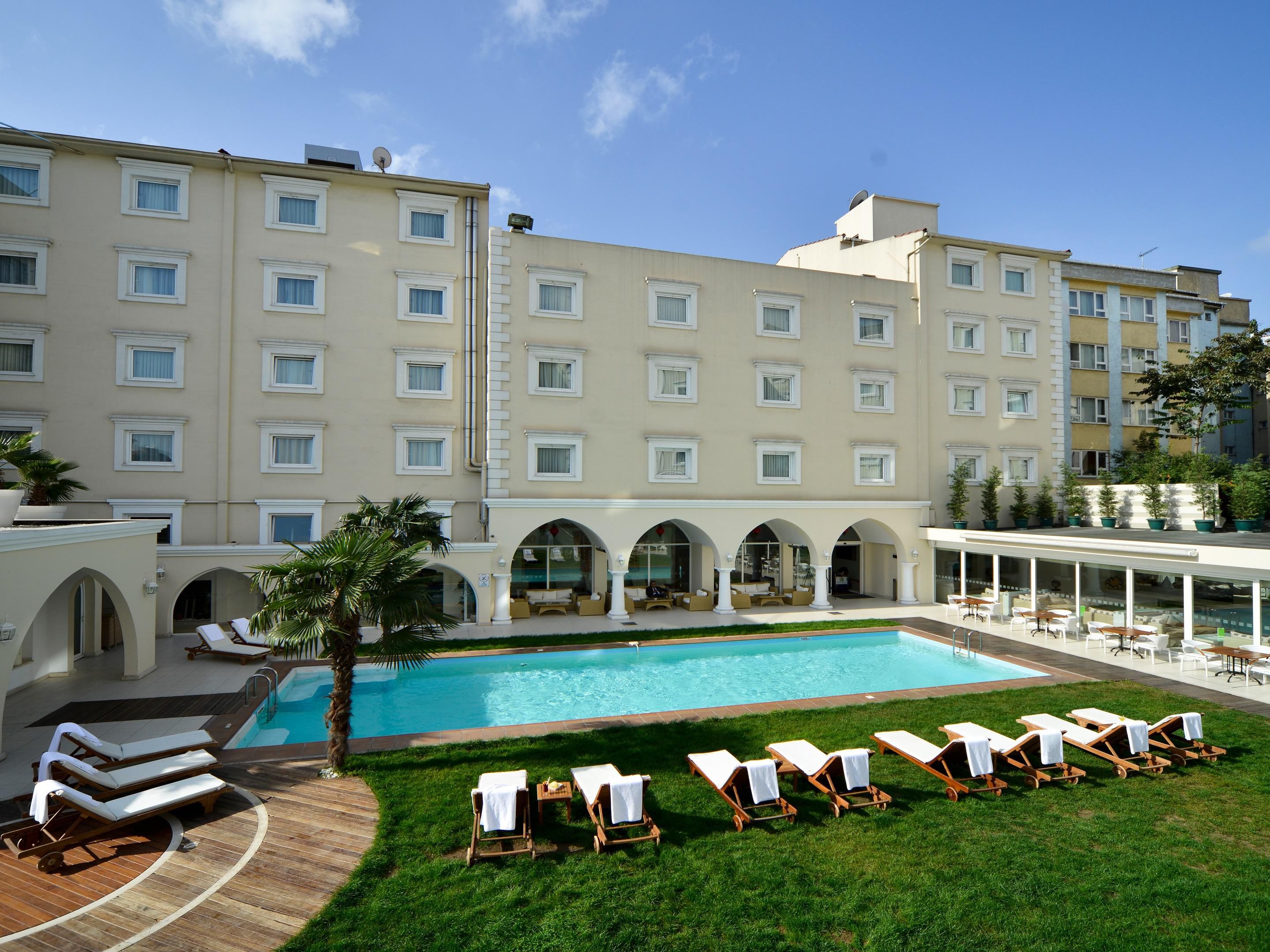 Our otel is located in the very centre of Istanbul, three kilometres from important historical places like Topkapı Palace and GrandBazaar. In Addition, there are tramand busstops in front of the hotel, providing access to the wide transport net of the city centre.