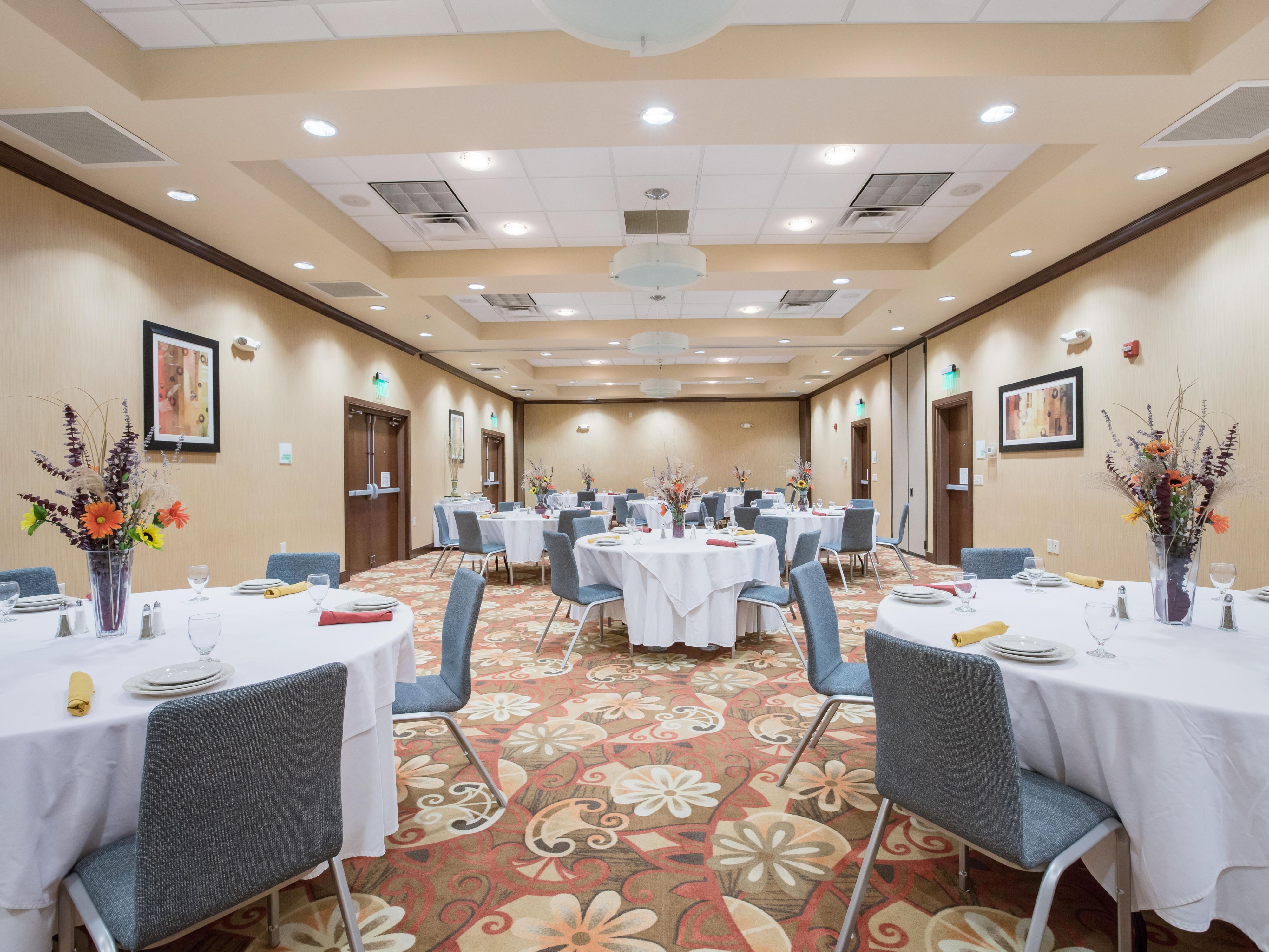 Our state-of-the-art banquet venue offers 1,400 square feet of versatile event space, complemented by additional room in our inviting pre-function area. With space for up to 120 guests, our hotel is ideal for conferences, weddings, and social gatherings. Let our attentive service and modern amenities ensure your event is a success.
