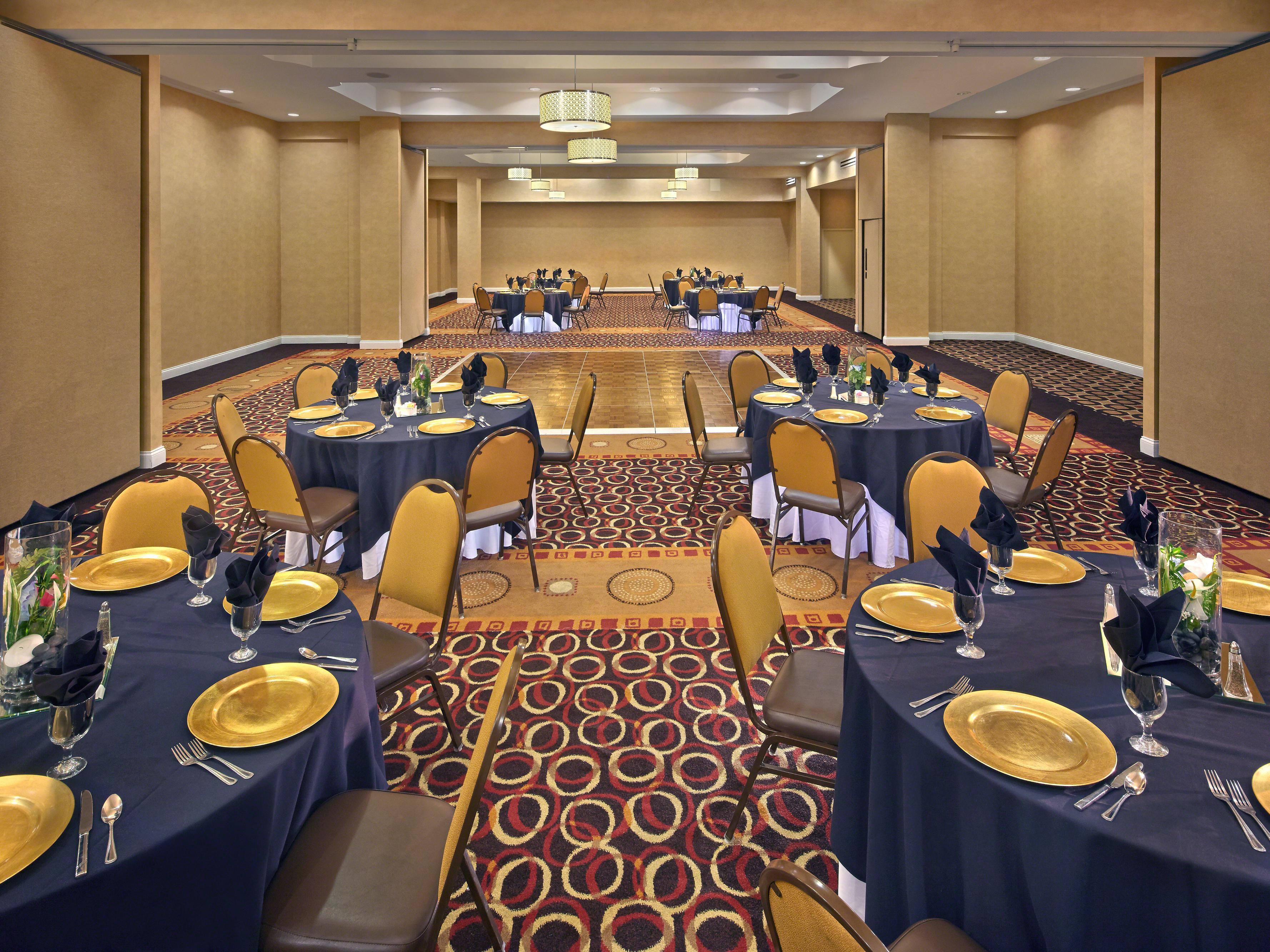 Our newly renovated event space is perfect for weddings, Quinceañera, Bar/Bat Mitzvas, Christmas parties, reunions, banquets, and meetings. Burgers & Brews restaurant and bar is perfect for corporate hangouts after a productive day of meetings, or for continuing the celebration after the wedding reception. 