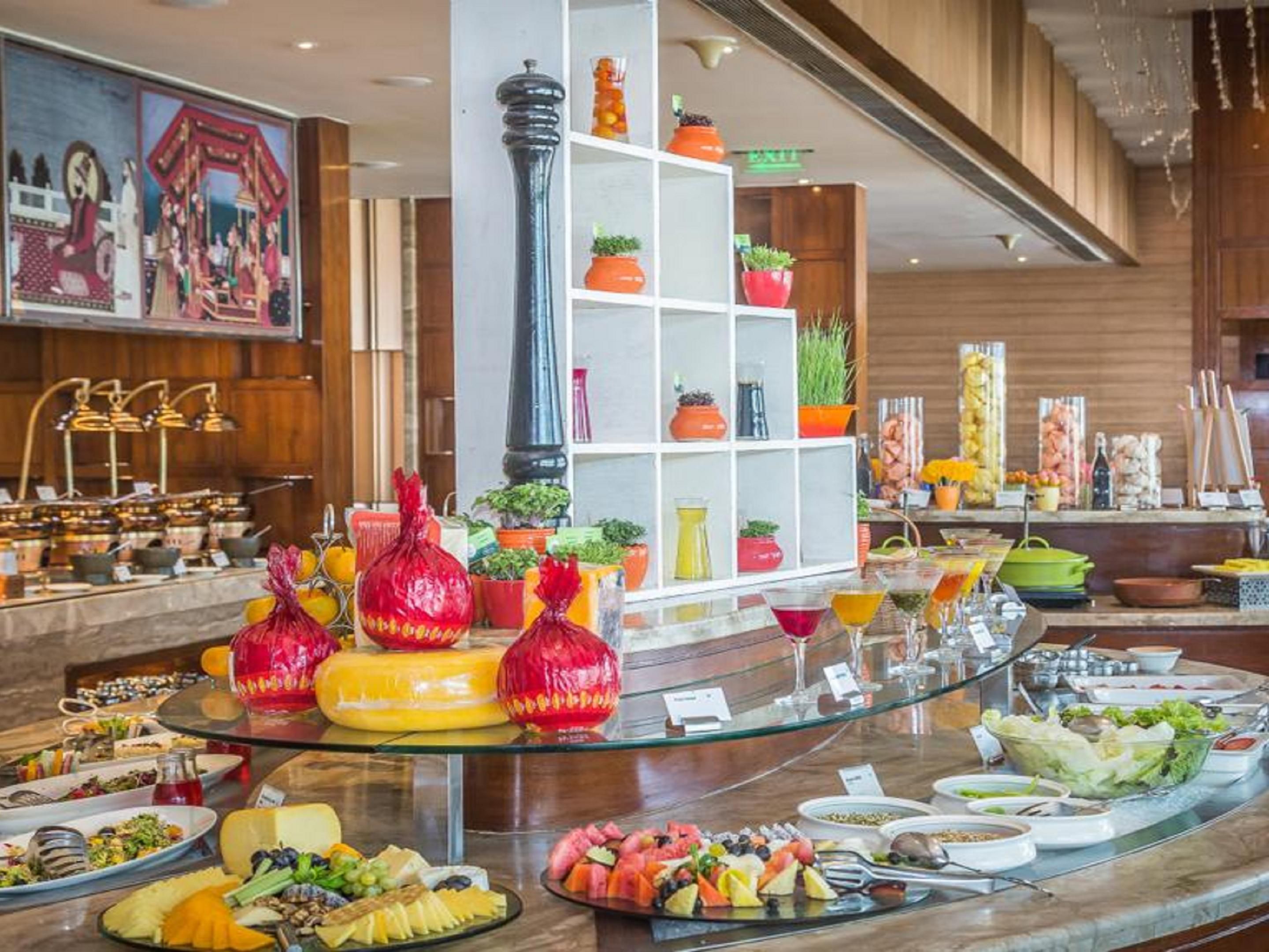 Let the many shades of vibrant flavors come alive as you treat your appetite to a scrumptious buffet spread of authentic delicacies and dig into a delectable delight. Explore and experience a plethora of preparations for lunch or dinner at Monarch.