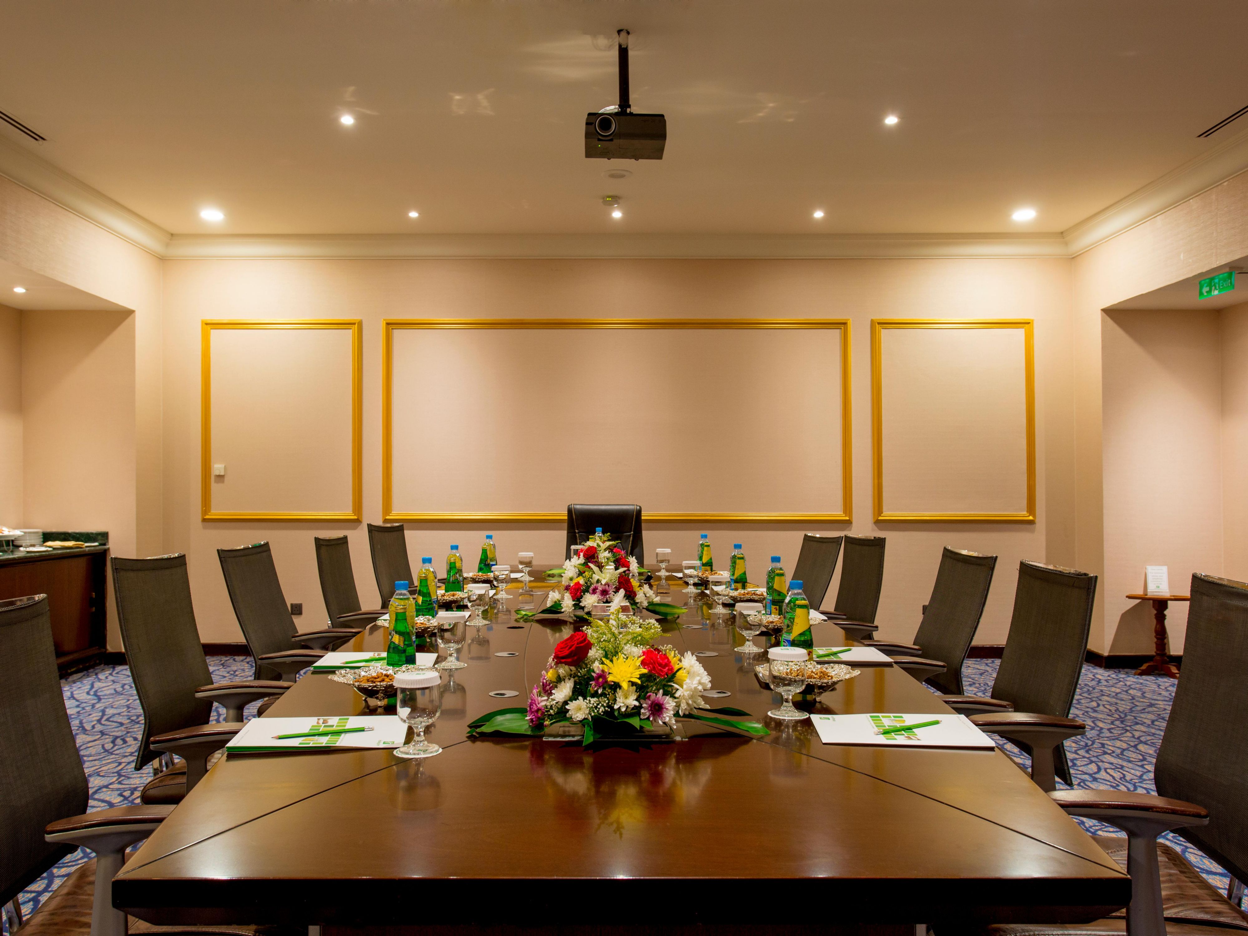 Looking for the perfect venue to setup a meeting? 
Our meeting and conference center are ready to host you and your team with special points and perks offer.