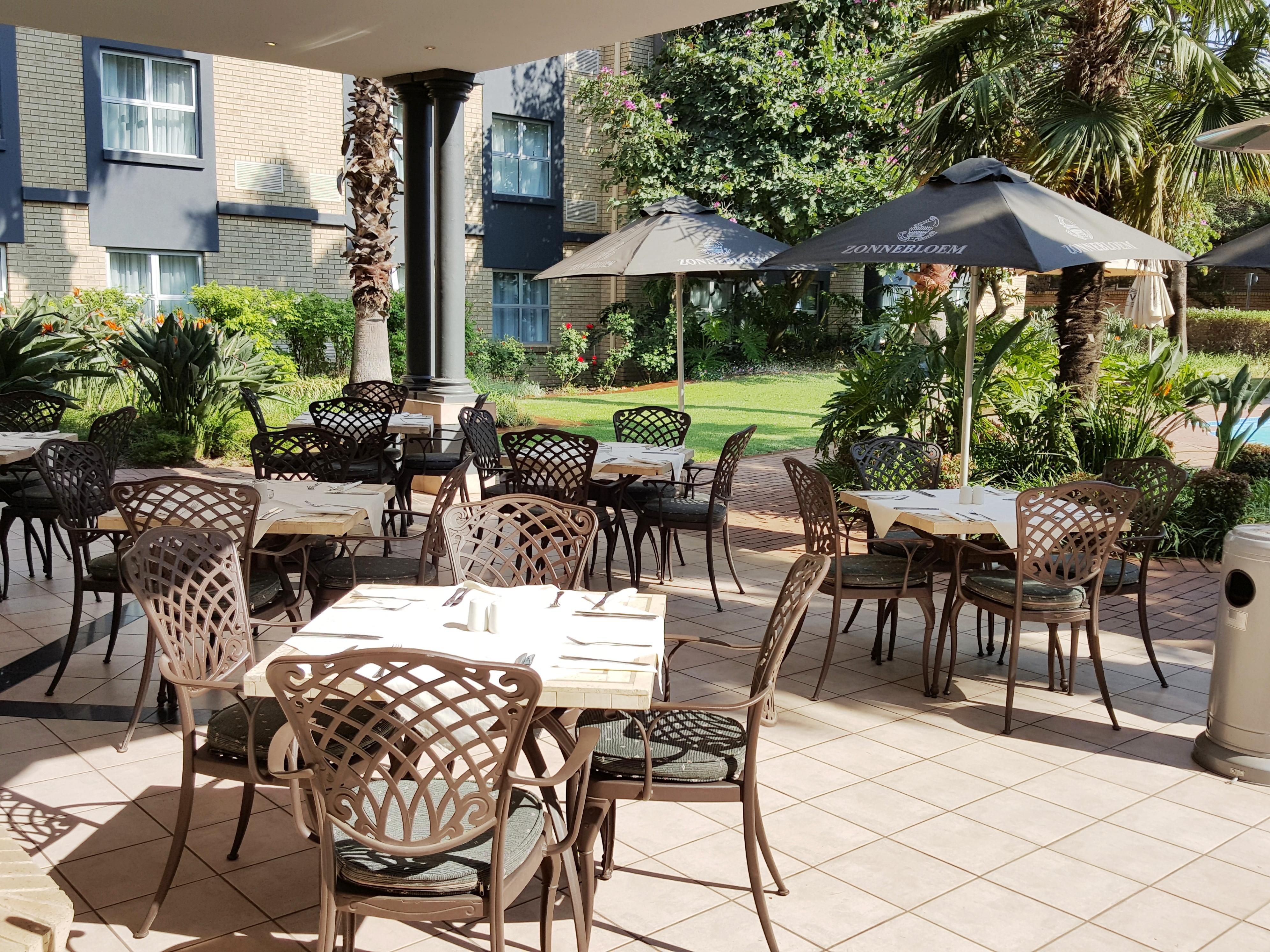 Kick start your day at Holiday Inn Johannesburg Airport with a bountiful breakfast buffet, followed by a relaxing poolside lunch and a refreshing beverage at the bar. As the evening unfolds, choose from a la carte and buffet dining options, complemented by a handpicked selection of South African wines.