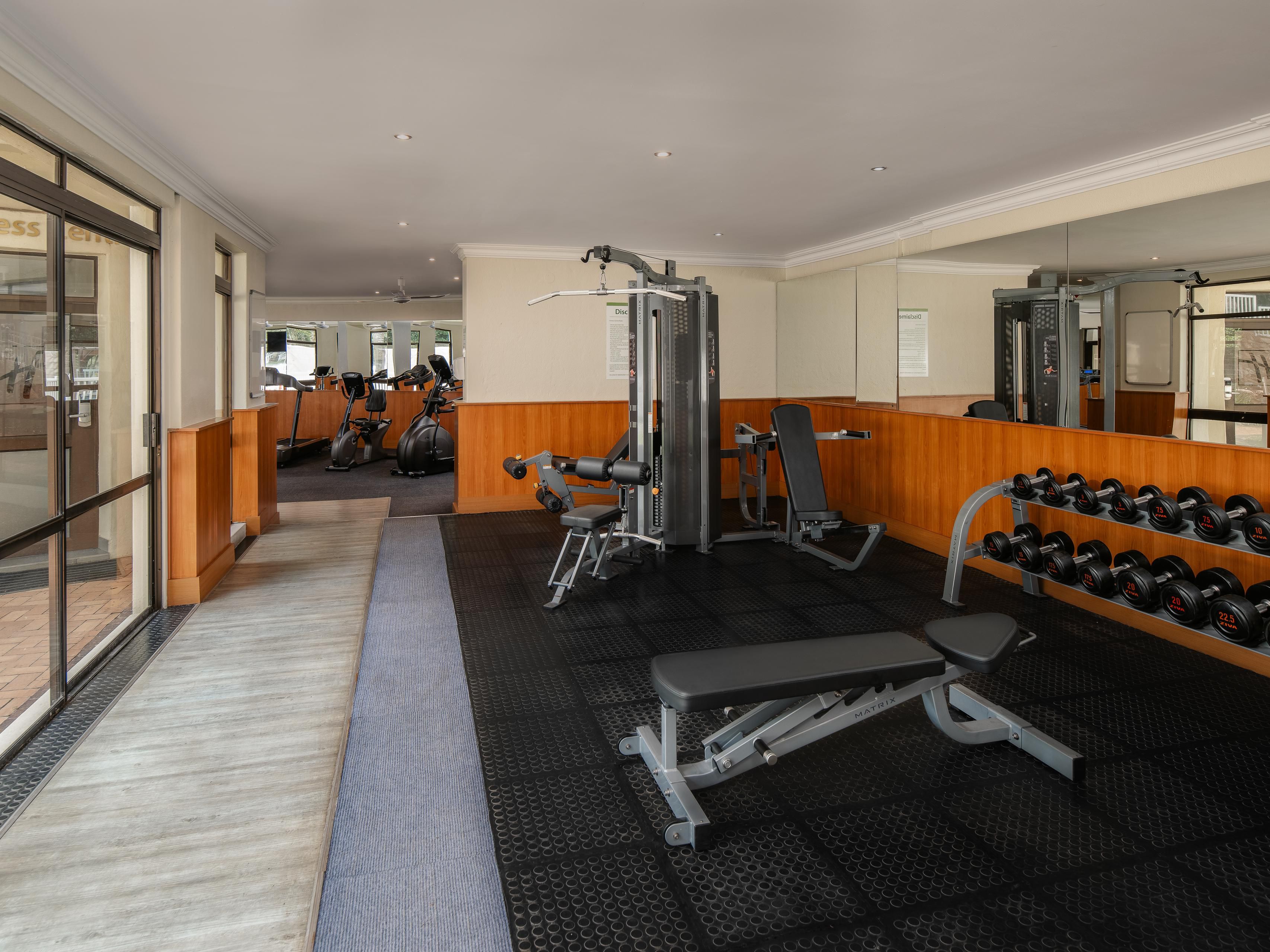 Boost your wellbeing at Holiday Inn Sunnyside Park’s Fitness Centre and steam rooms, tailored for those who love a good workout. Surrounded by our beautiful gardens, stay fit and energized using top-notch gym equipment. Healthy is the new happy, and we make it effortlessly achievable.