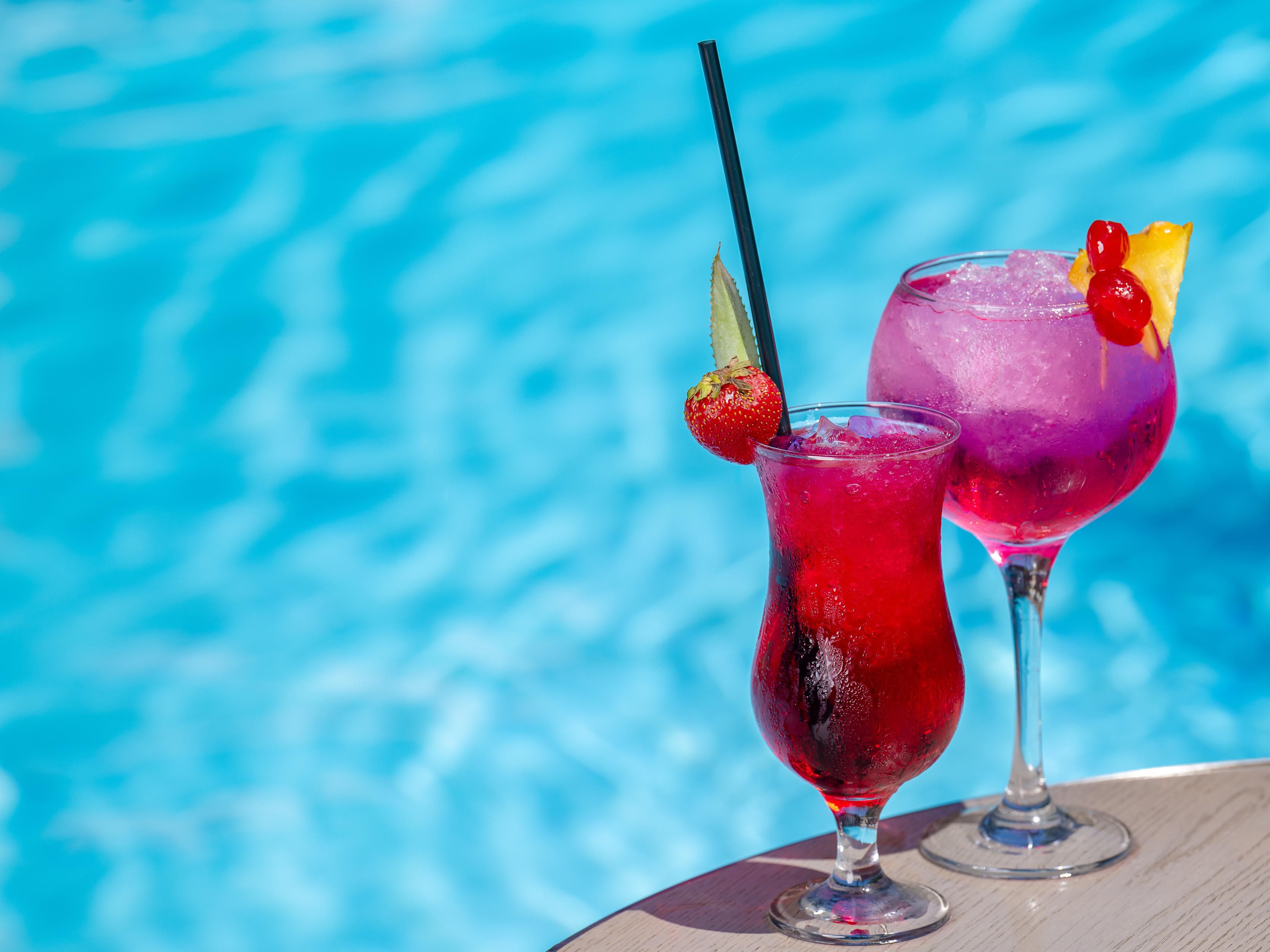 End your day enveloped in the calming touch of nature at Holiday Inn Johannesburg Airport, among the leading hotels in Johannesburg. Unwind and savour a refreshing drink, complemented by the warmth of our welcome.
