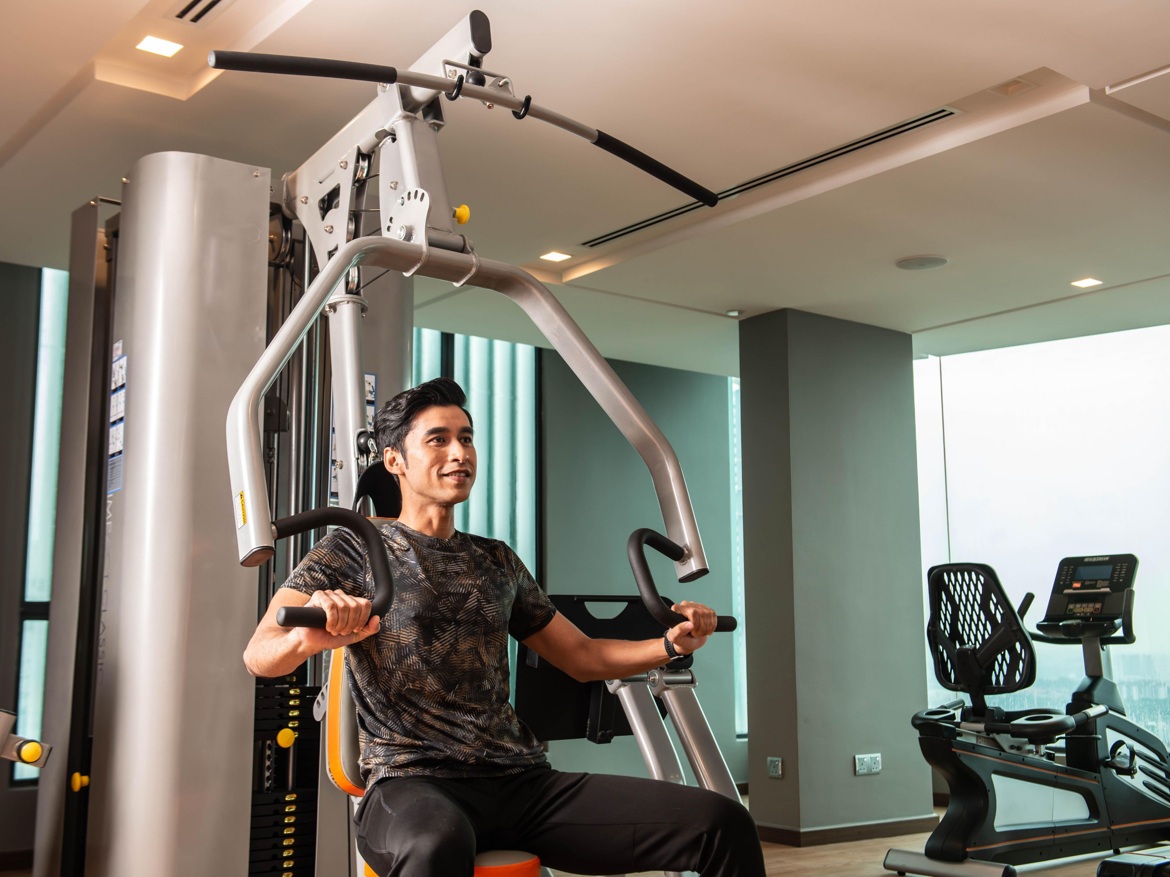 Sweat it out and stay energised during your travels at our well-equipped fitness centre, complete with floor-to-ceiling Johor Bahru city views. Whether it is cardio day, strength training or even a relaxing yoga session, we have everything and more to keep you active.
Operates 24 hours.
Located at level 32.