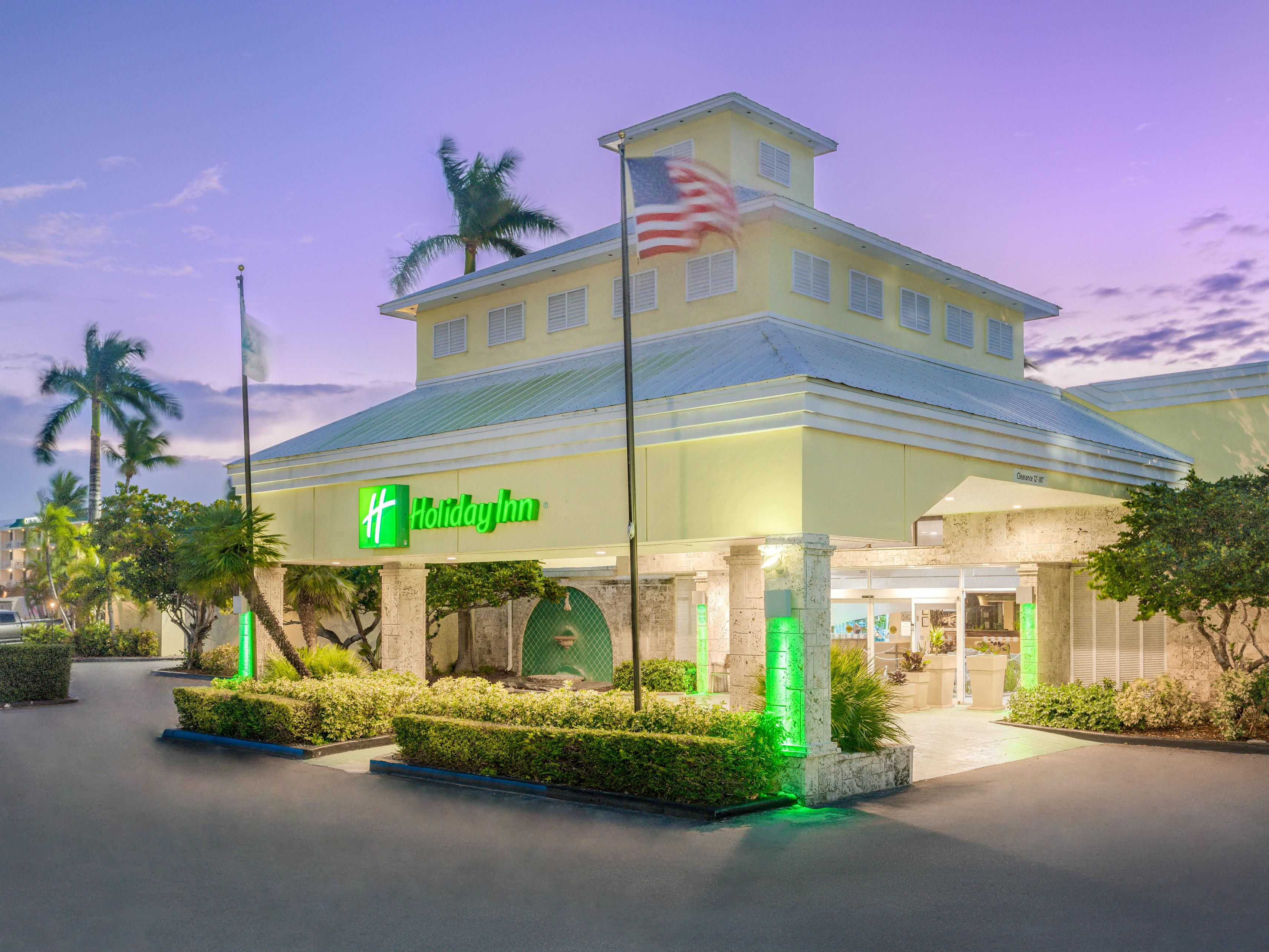 Beach Hotels in Key Largo | Top 1 Oceanfront Hotels & Resorts by IHG